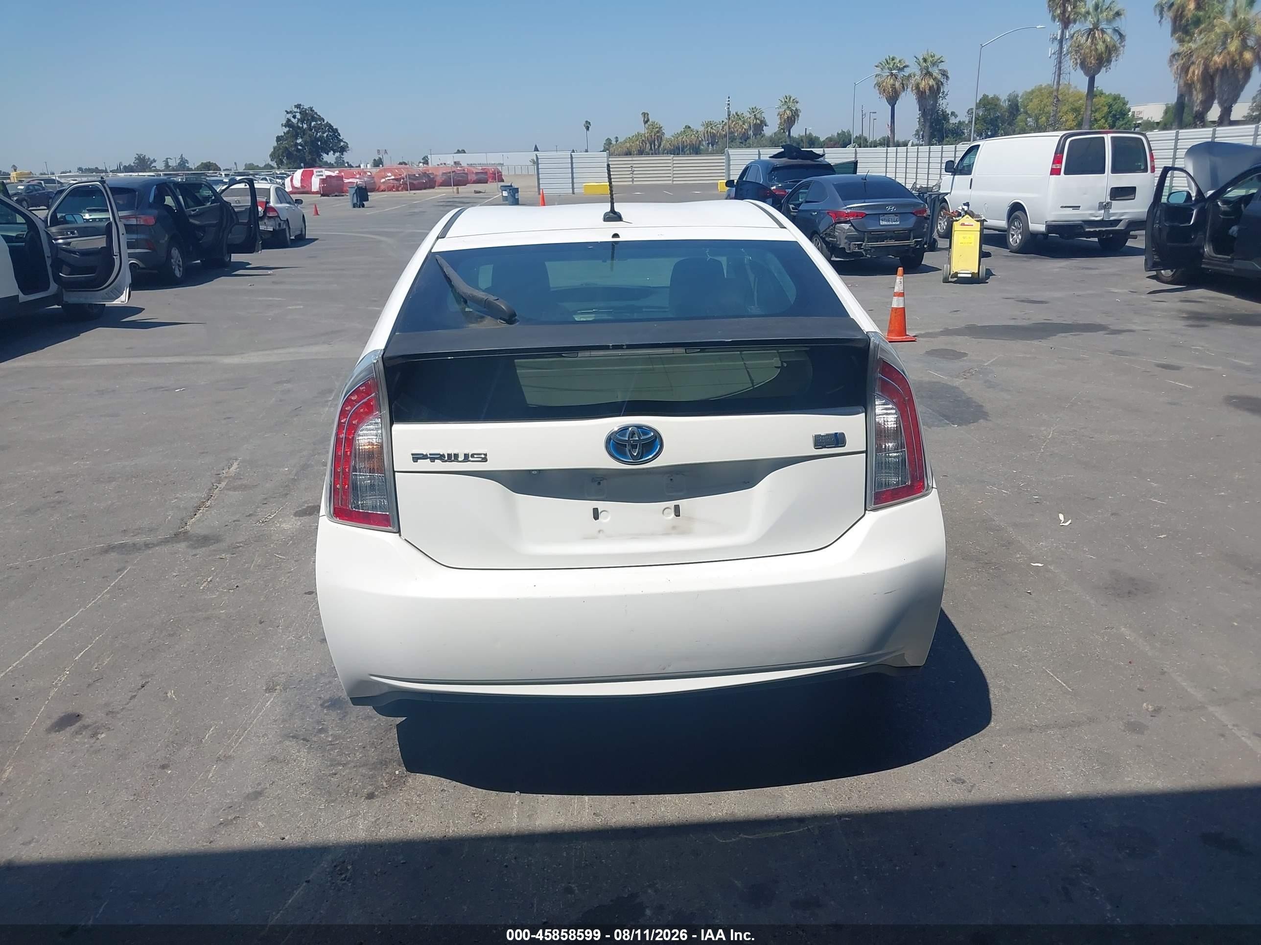 2012 Toyota Prius Three White vin: JTDKN3DU5C5527404