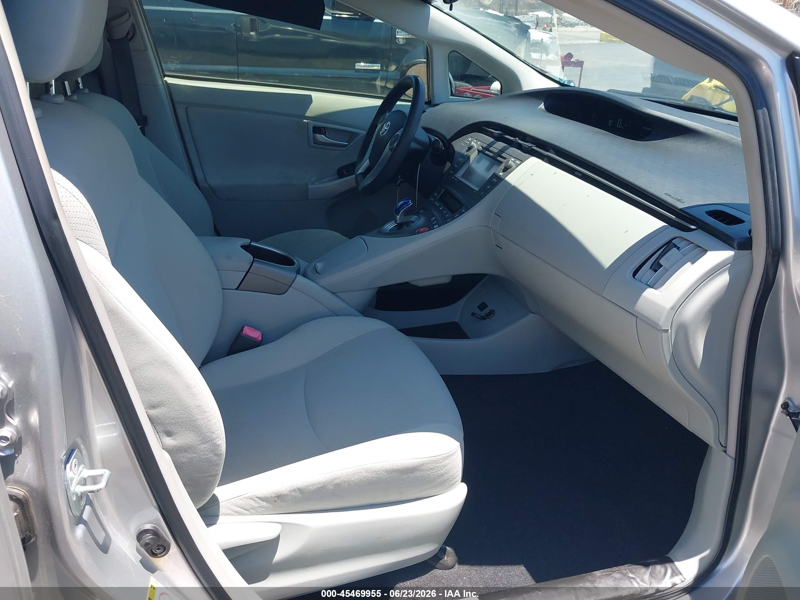 2013 Toyota Prius Three Silver vin: JTDKN3DU5D0347497