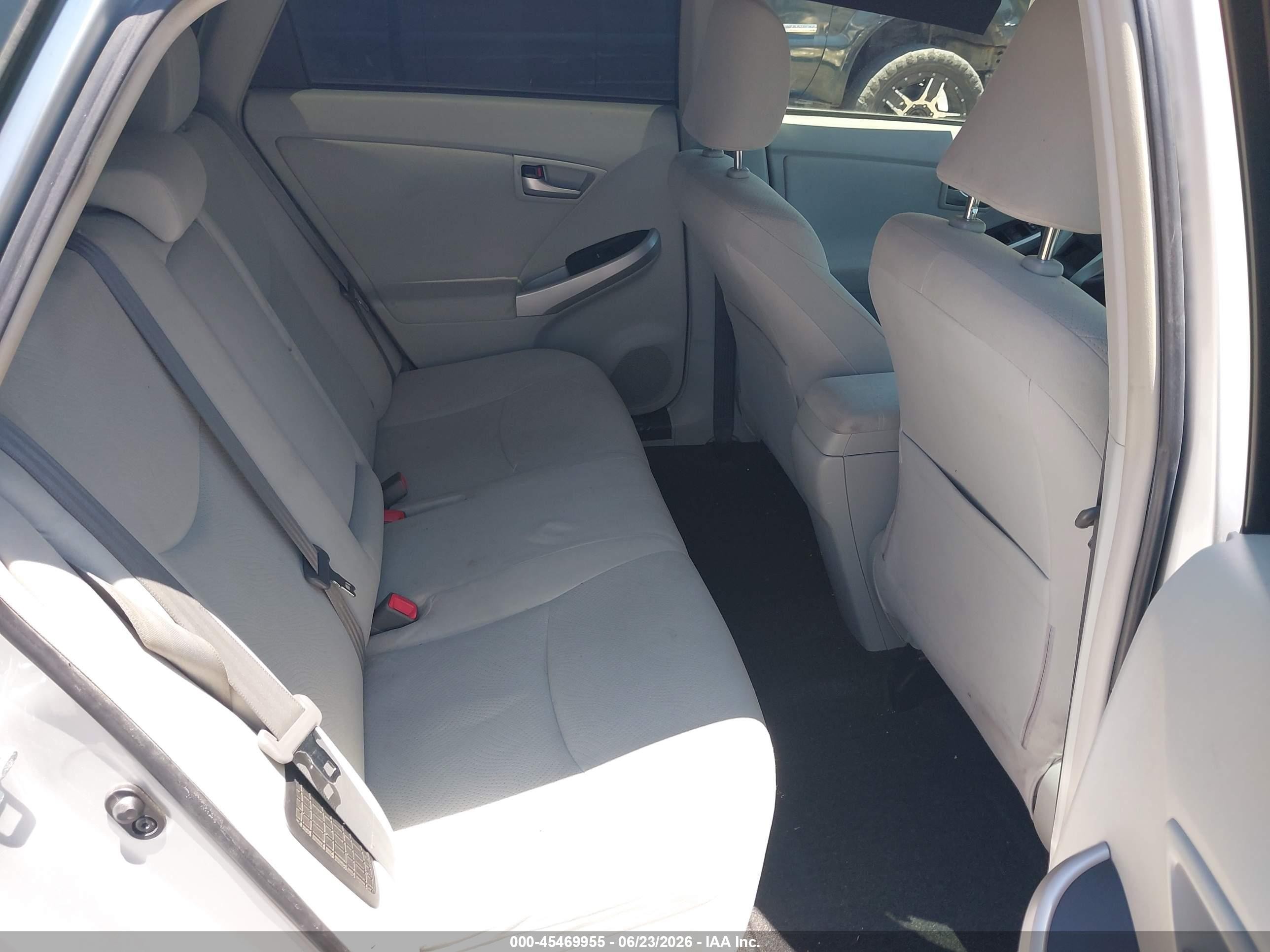 2013 Toyota Prius Three Silver vin: JTDKN3DU5D0347497