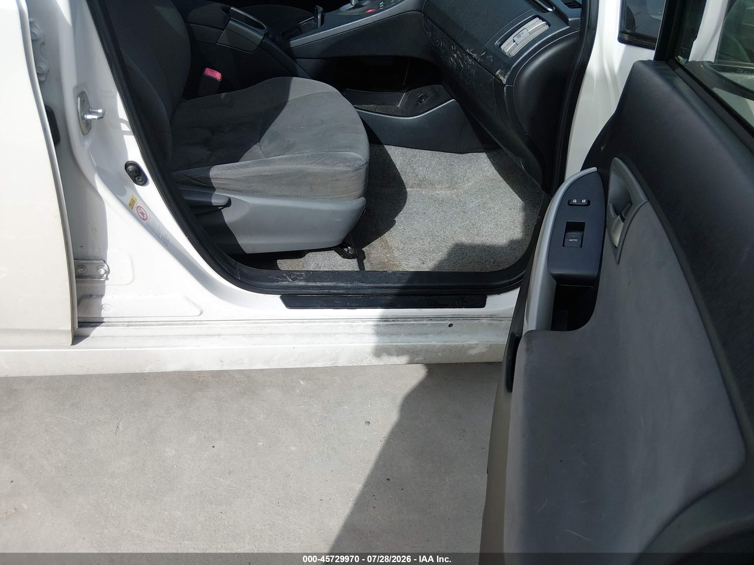 2013 Toyota Prius Two White vin: JTDKN3DU5D0348326
