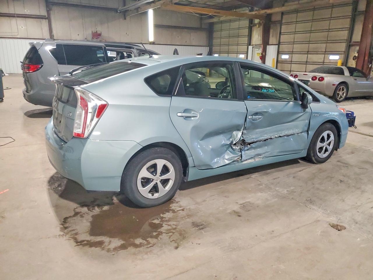 2013 Toyota Prius Two Green vin: JTDKN3DU5D1629178
