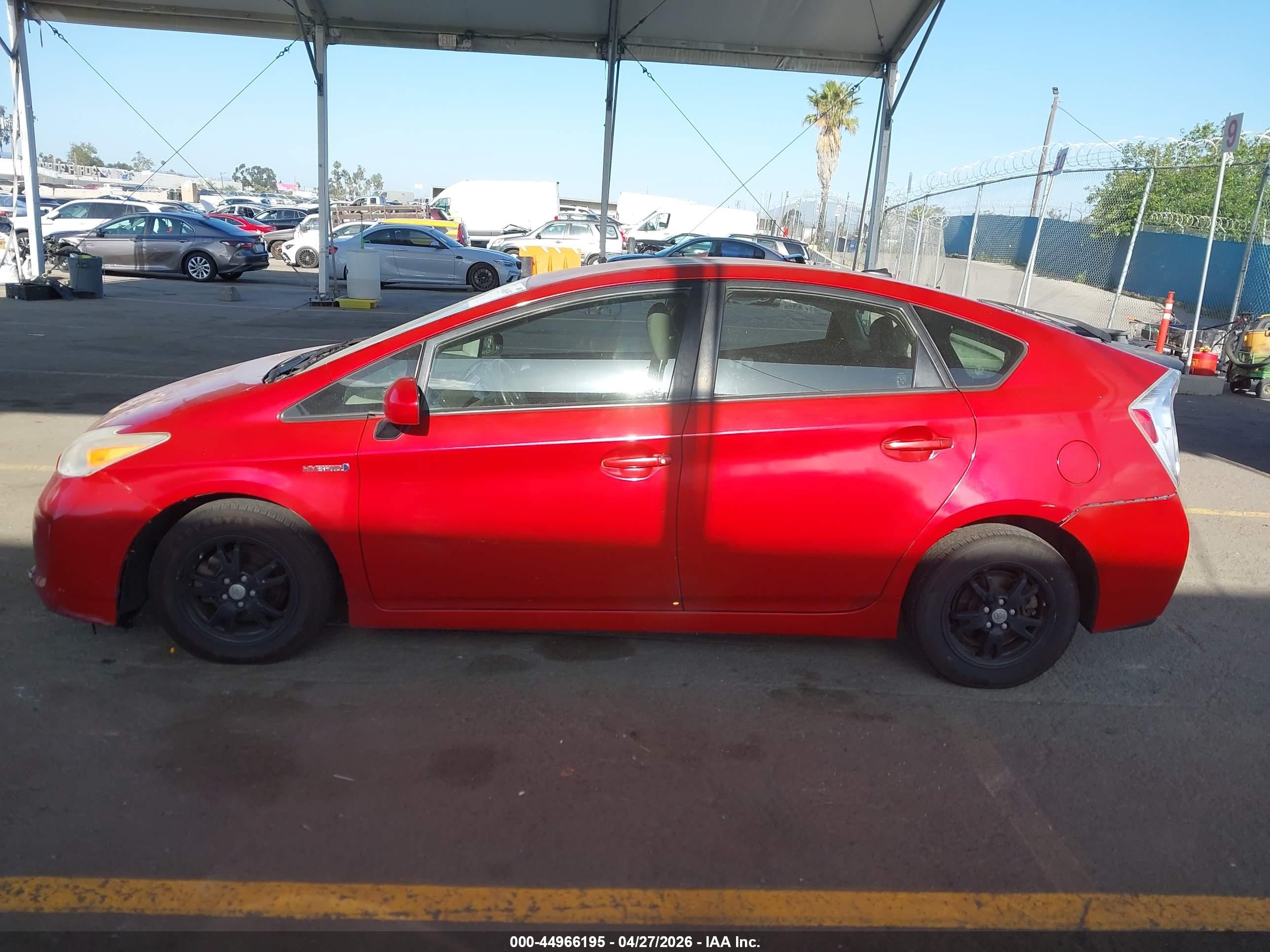 2013 Toyota Prius   Red vin: JTDKN3DU5D1630380