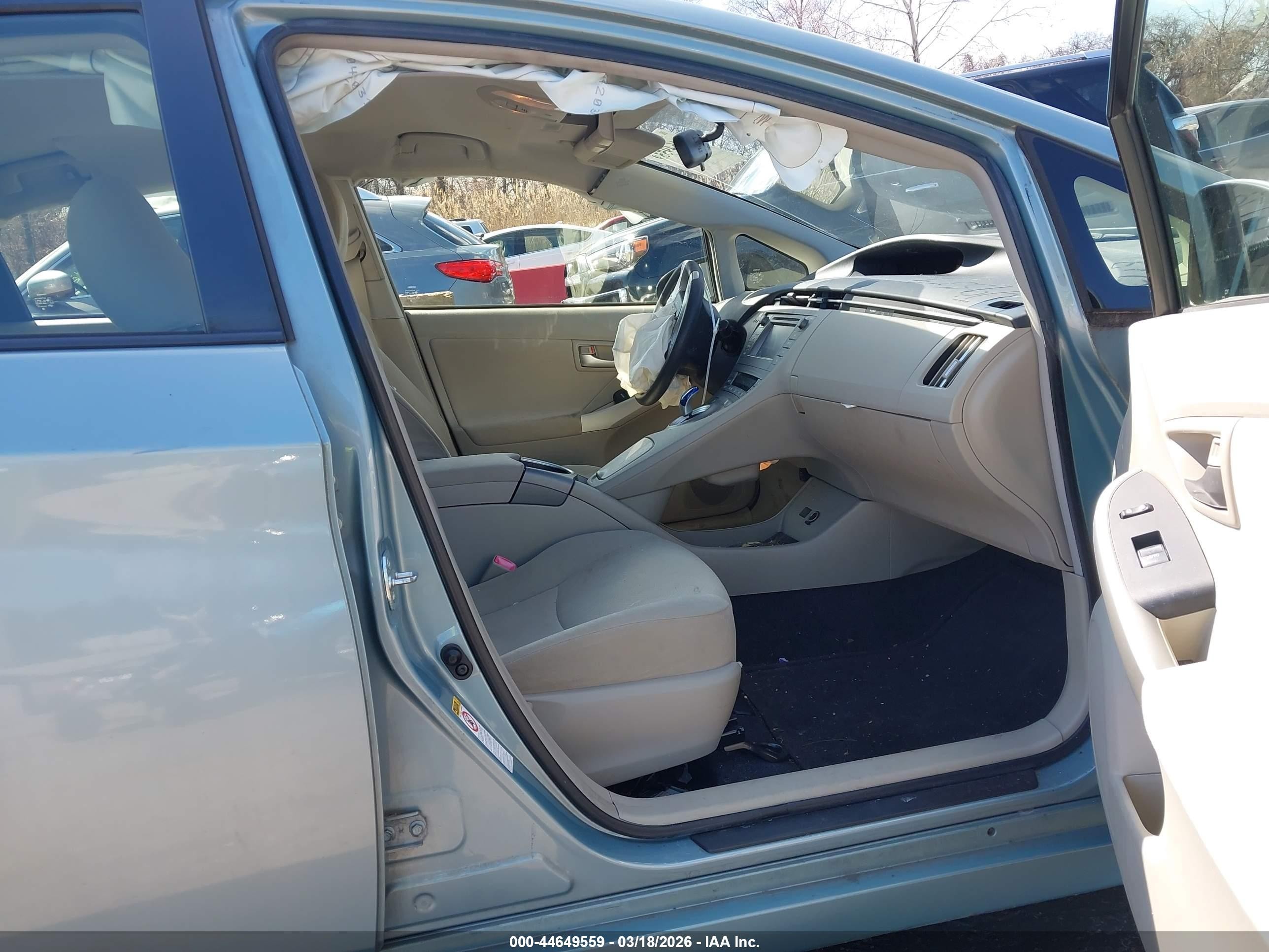 2013 Toyota Prius Two Green vin: JTDKN3DU5D1732844