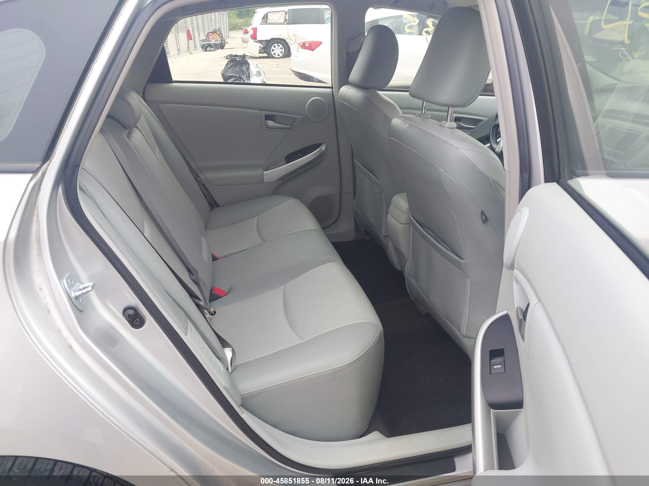 2013 Toyota Prius Four Silver vin: JTDKN3DU5D5553518