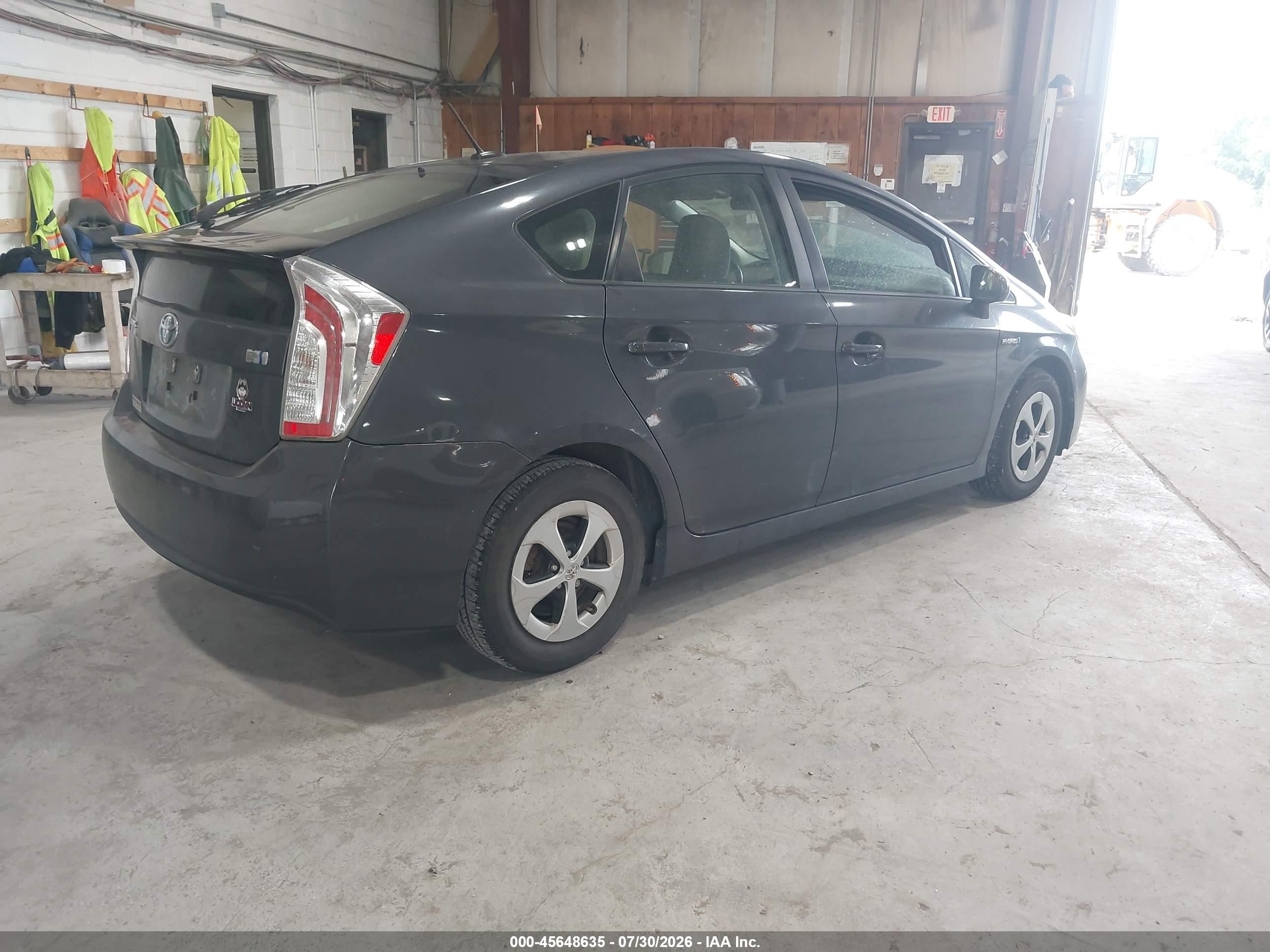 2013 Toyota Prius Three Gray vin: JTDKN3DU5D5578175