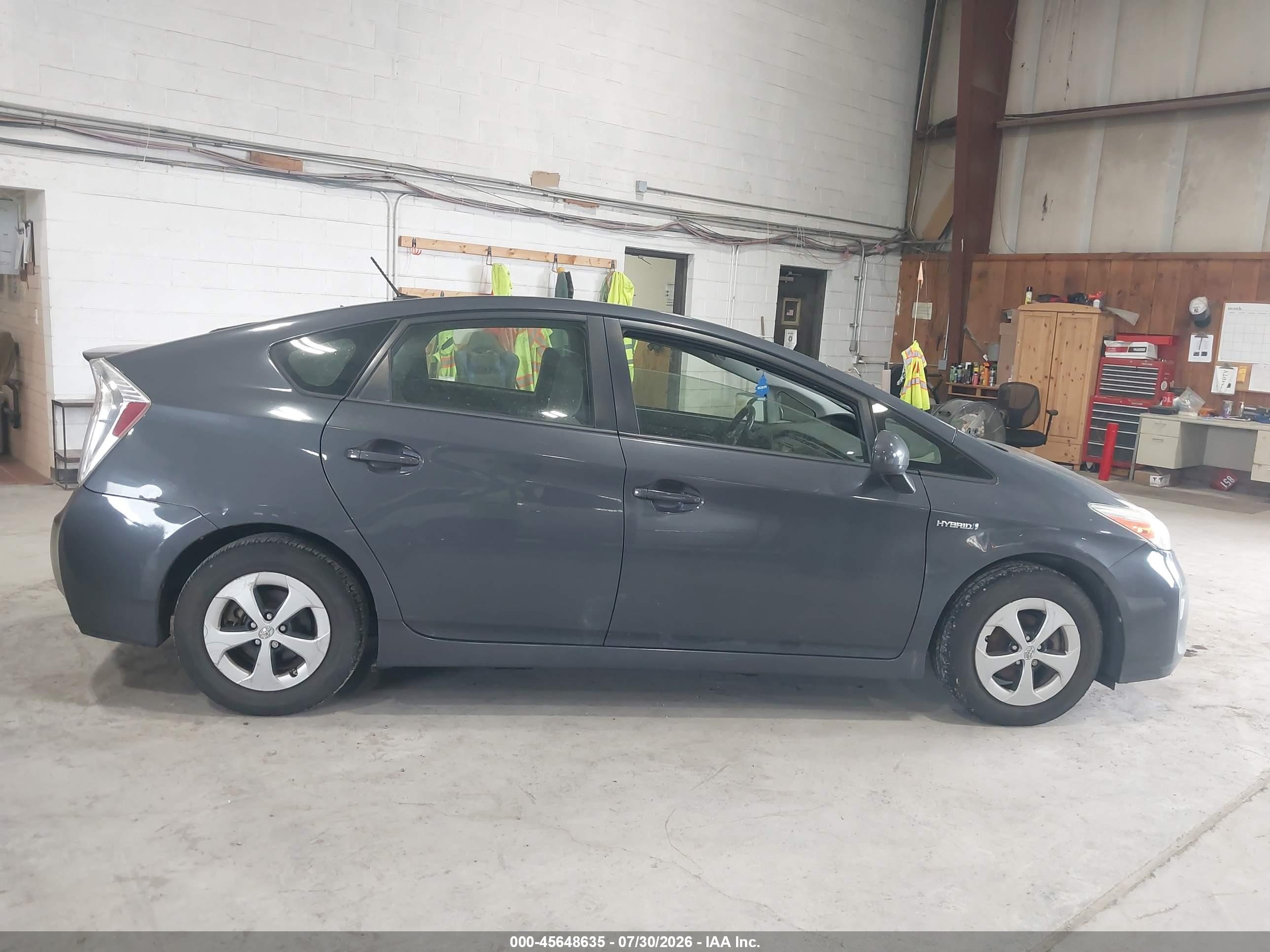 2013 Toyota Prius Three Gray vin: JTDKN3DU5D5578175