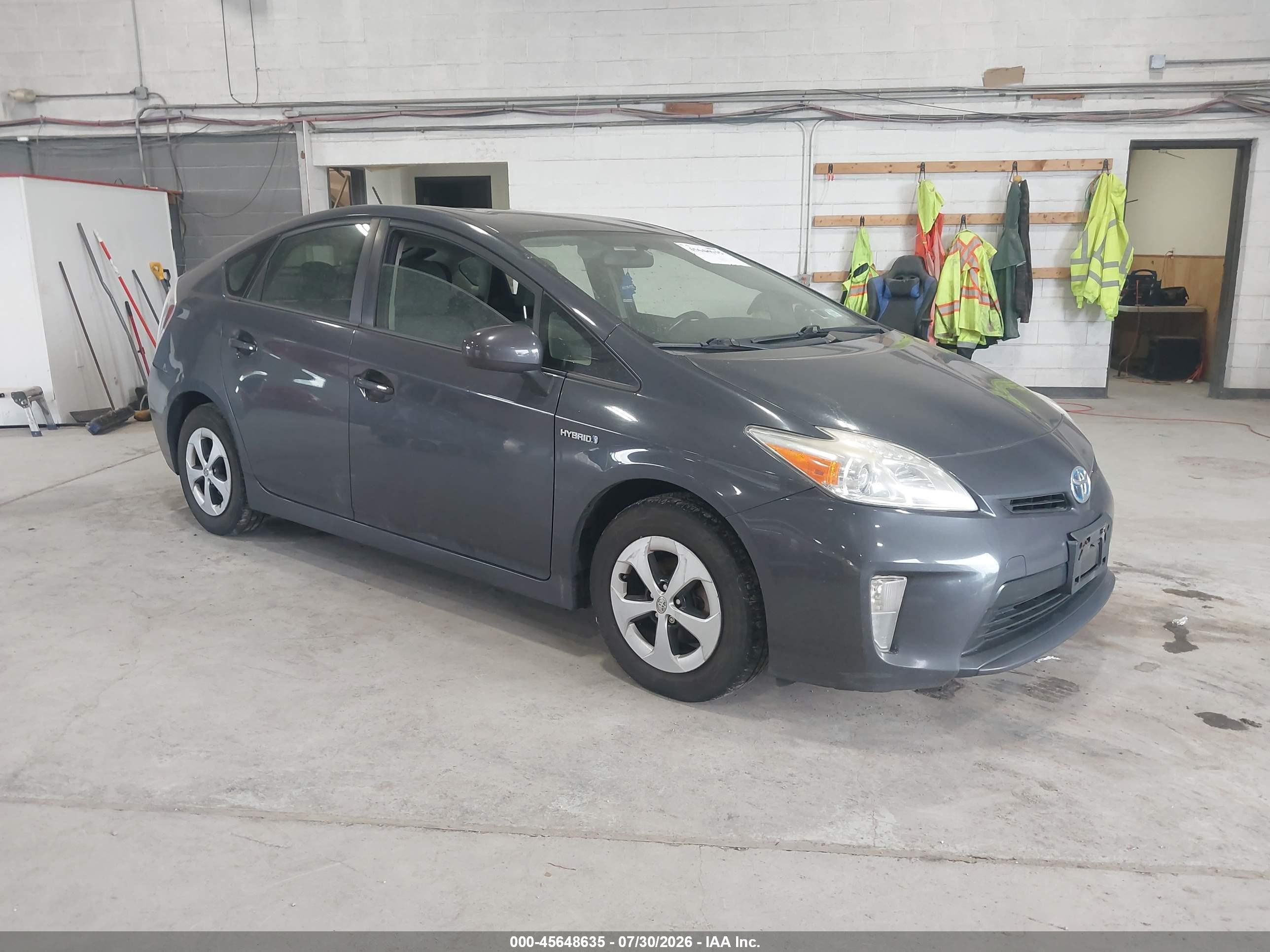 2013 Toyota Prius Three Gray vin: JTDKN3DU5D5578175