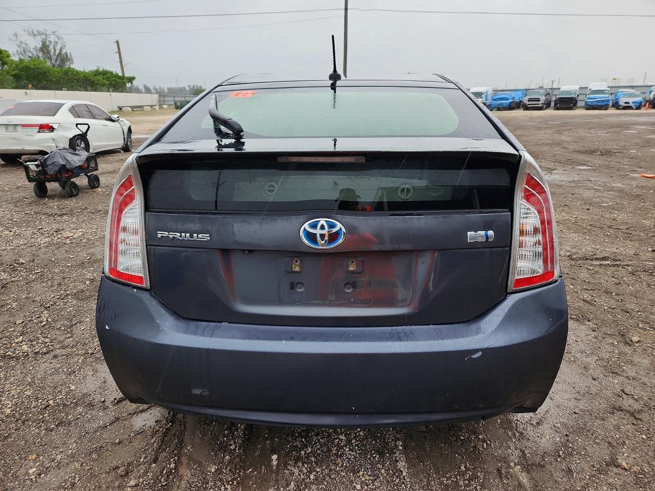 2013 Toyota Prius Three Gray vin: JTDKN3DU5D5582324