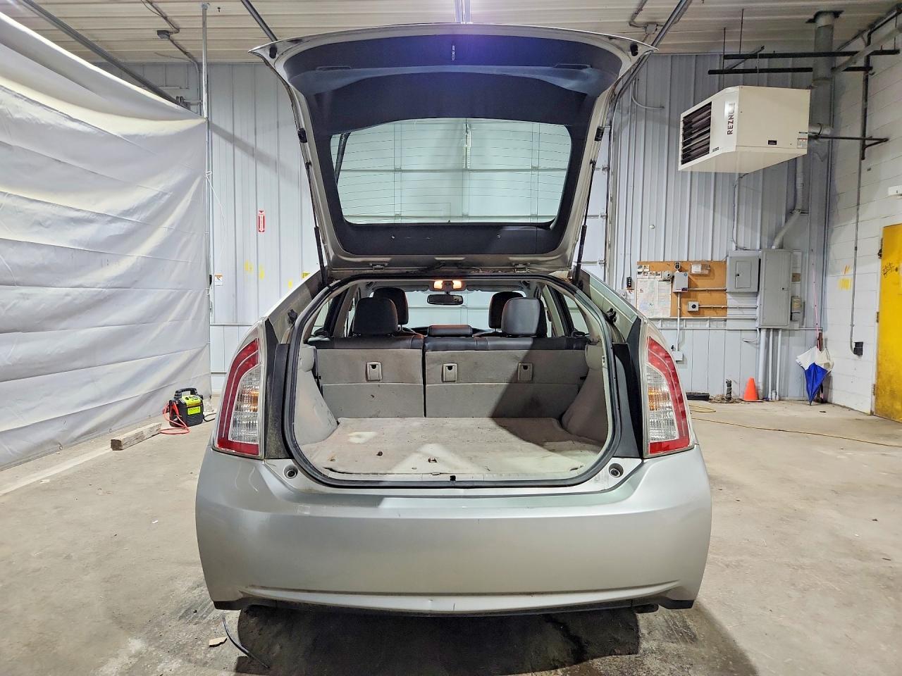 2013 Toyota Prius Four Silver vin: JTDKN3DU5D5615239