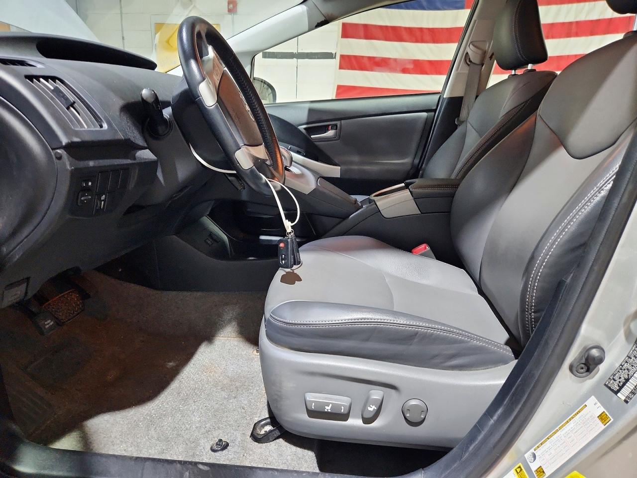 2013 Toyota Prius Four Silver vin: JTDKN3DU5D5615239