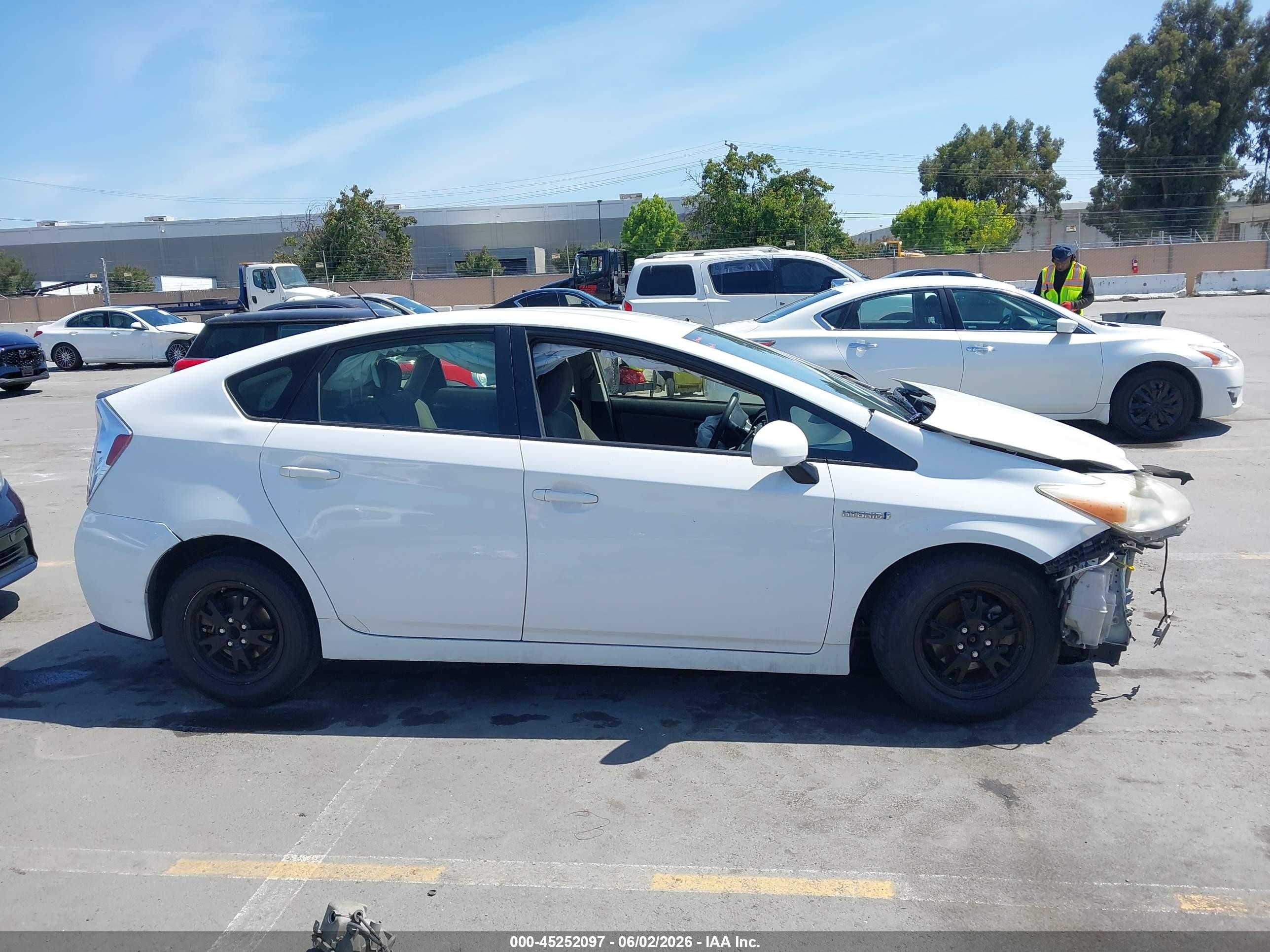 2013 Toyota Prius Two Белый vin: JTDKN3DU5D5638018