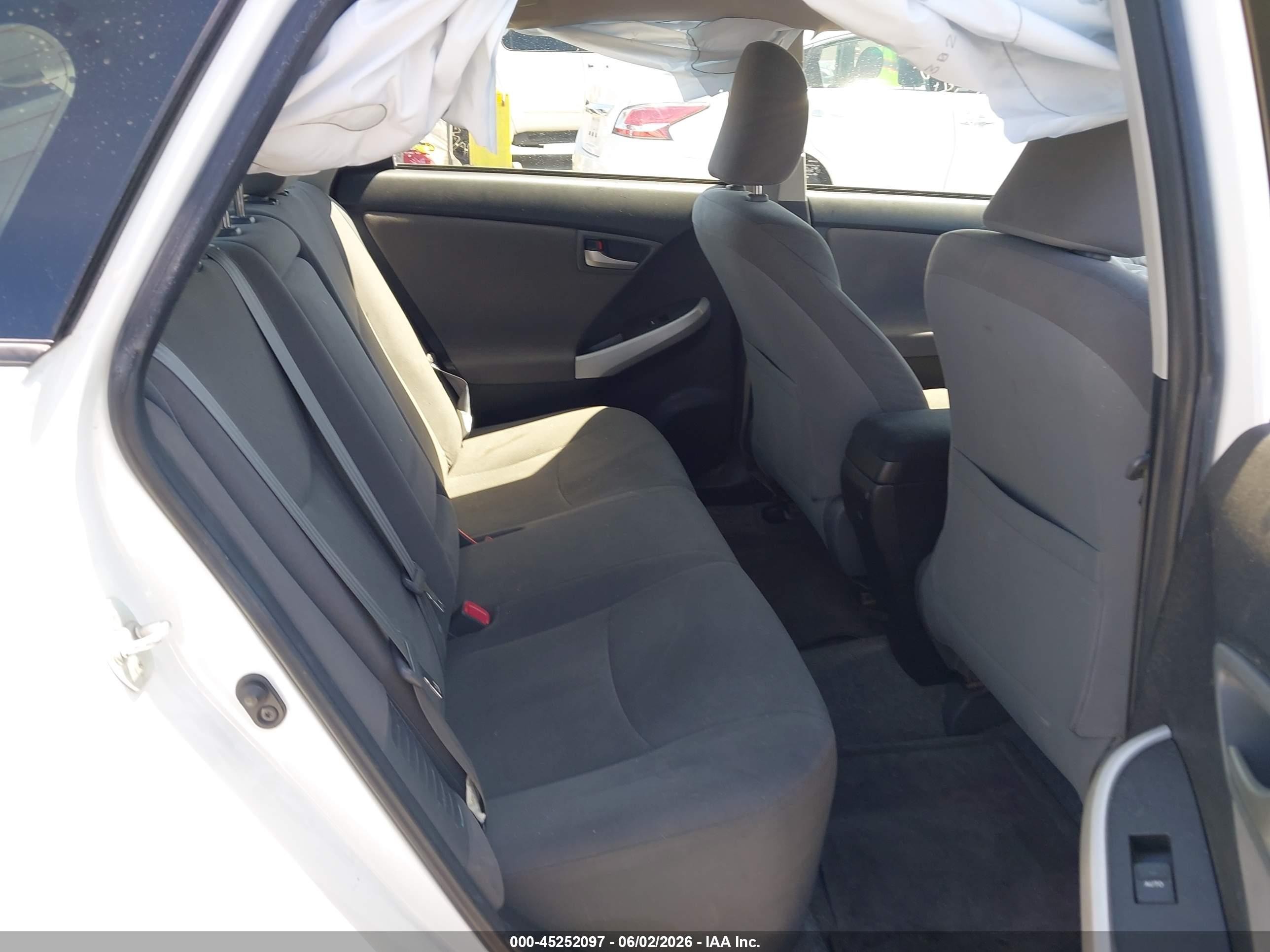 2013 Toyota Prius Two Белый vin: JTDKN3DU5D5638018