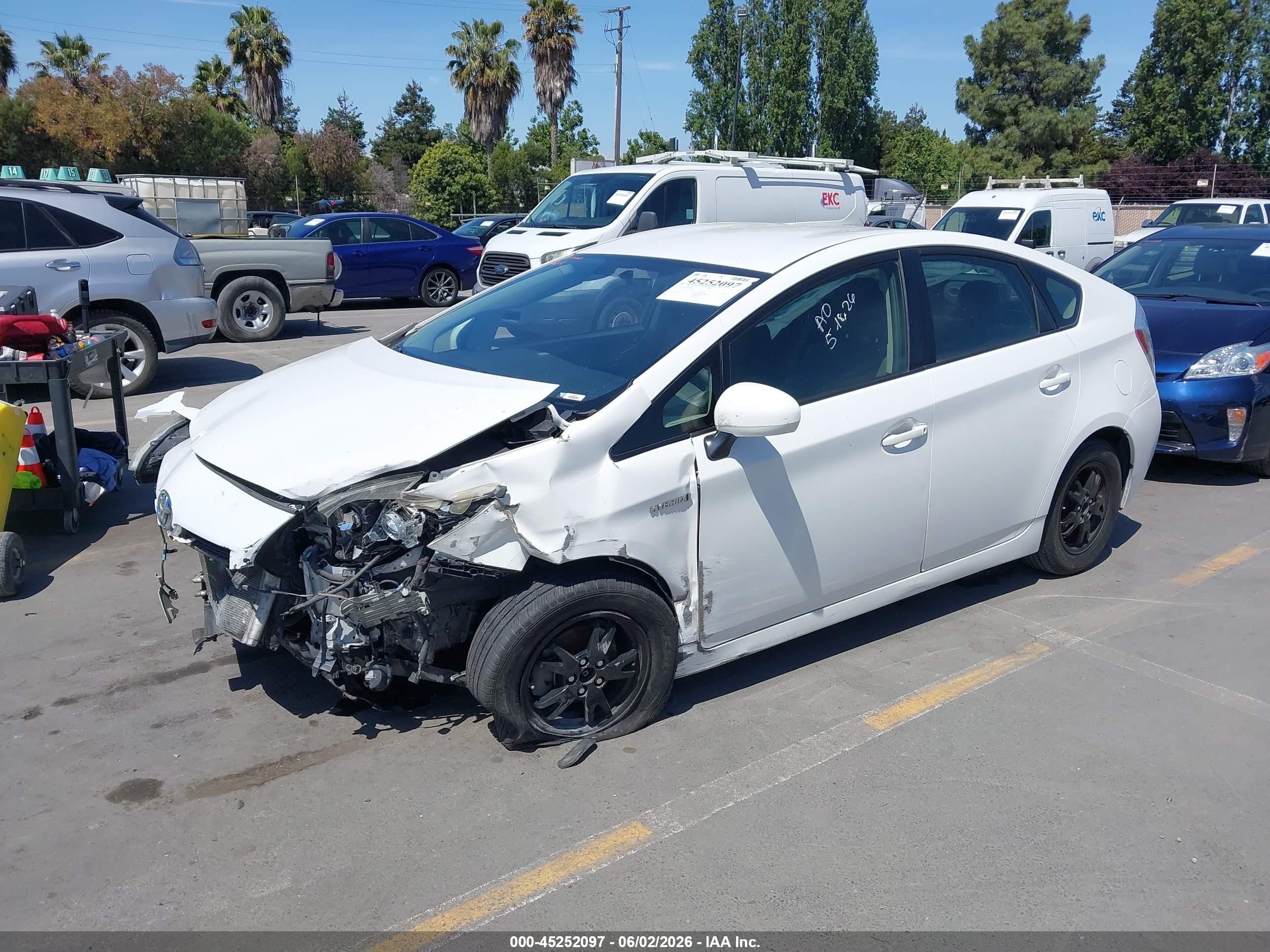2013 Toyota Prius Two Белый vin: JTDKN3DU5D5638018