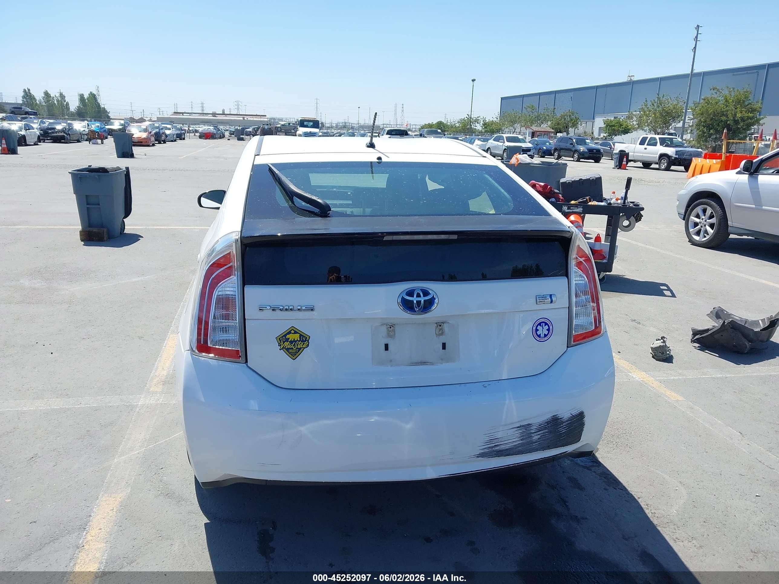 2013 Toyota Prius Two Белый vin: JTDKN3DU5D5638018