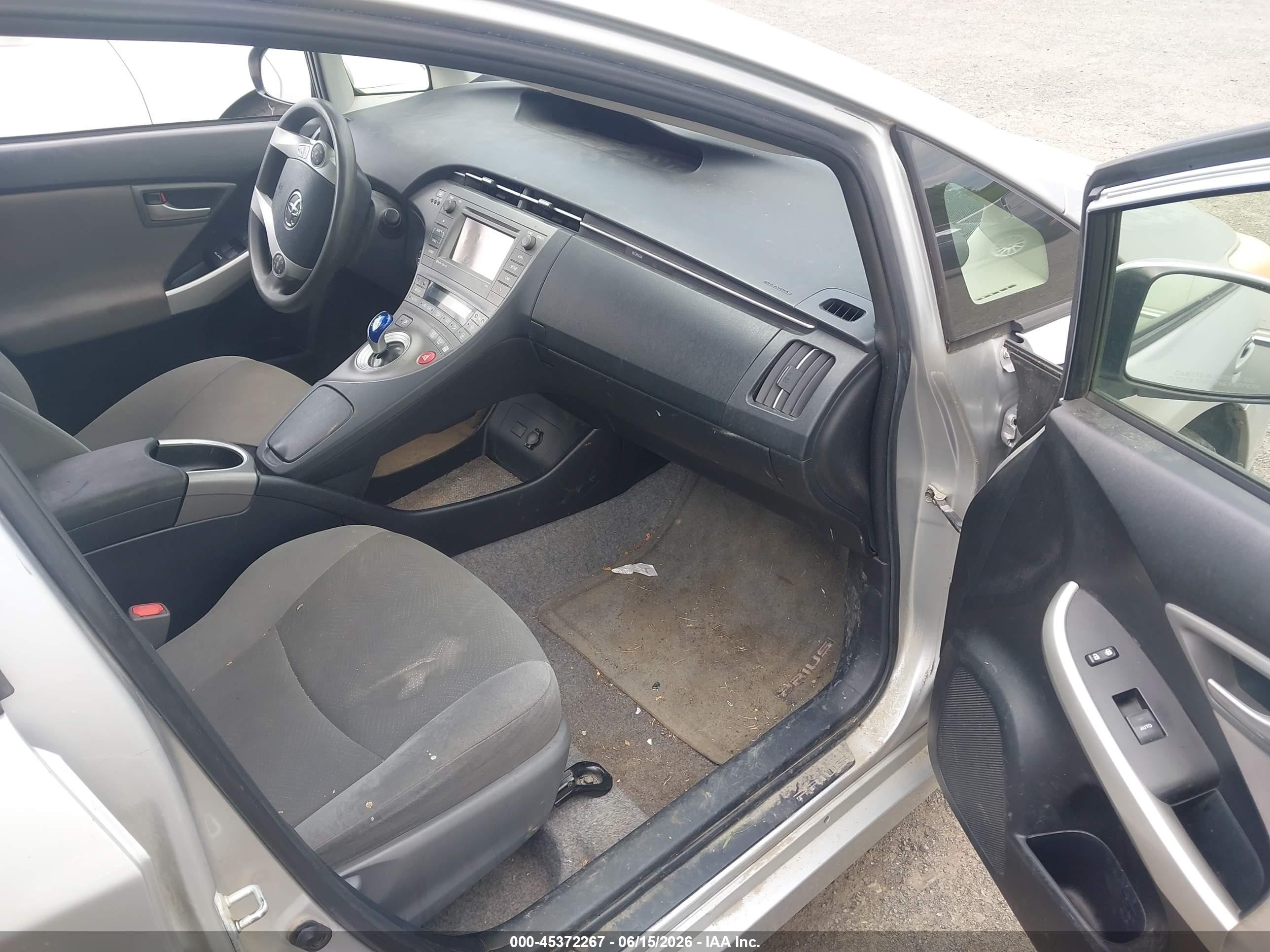 2014 Toyota Prius Three Silver vin: JTDKN3DU5E1746471