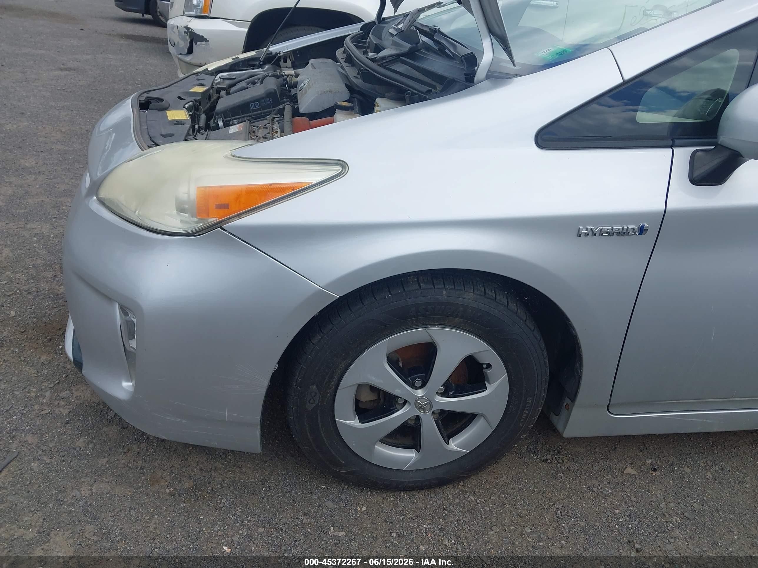 2014 Toyota Prius Three Silver vin: JTDKN3DU5E1746471