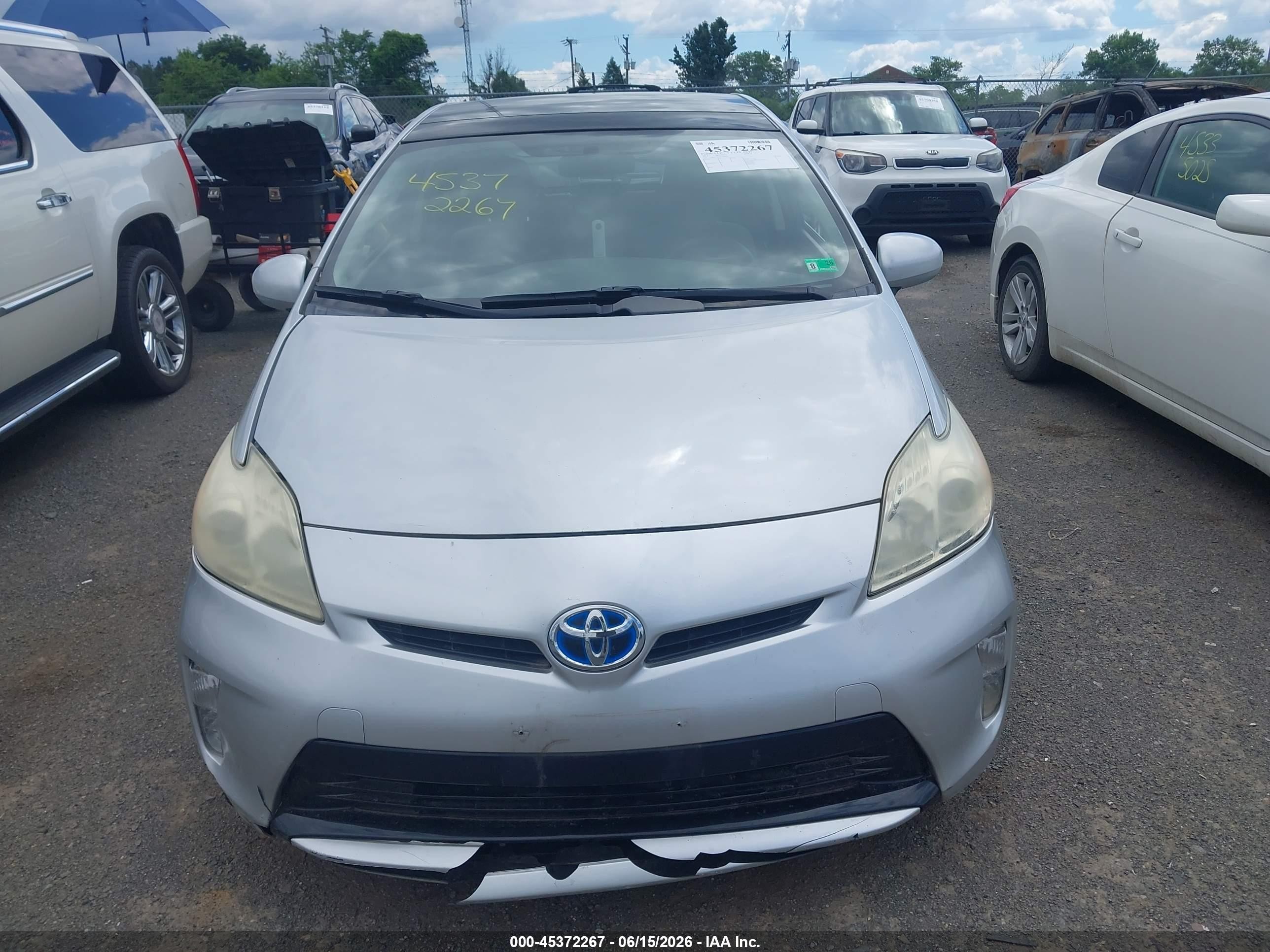 2014 Toyota Prius Three Silver vin: JTDKN3DU5E1746471