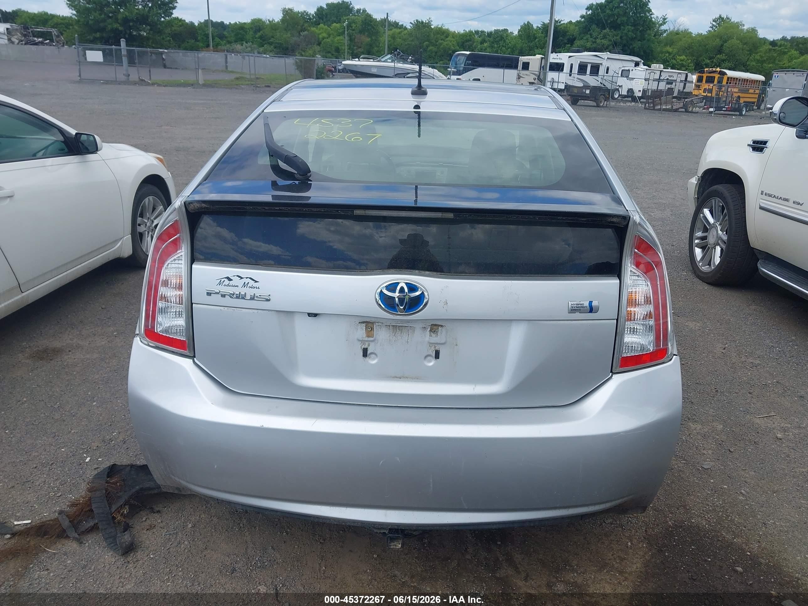 2014 Toyota Prius Three Silver vin: JTDKN3DU5E1746471