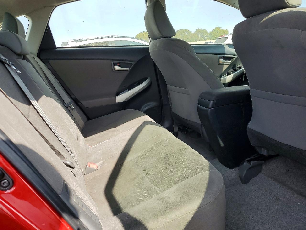 2014 Toyota Prius Three Red vin: JTDKN3DU5E1750102