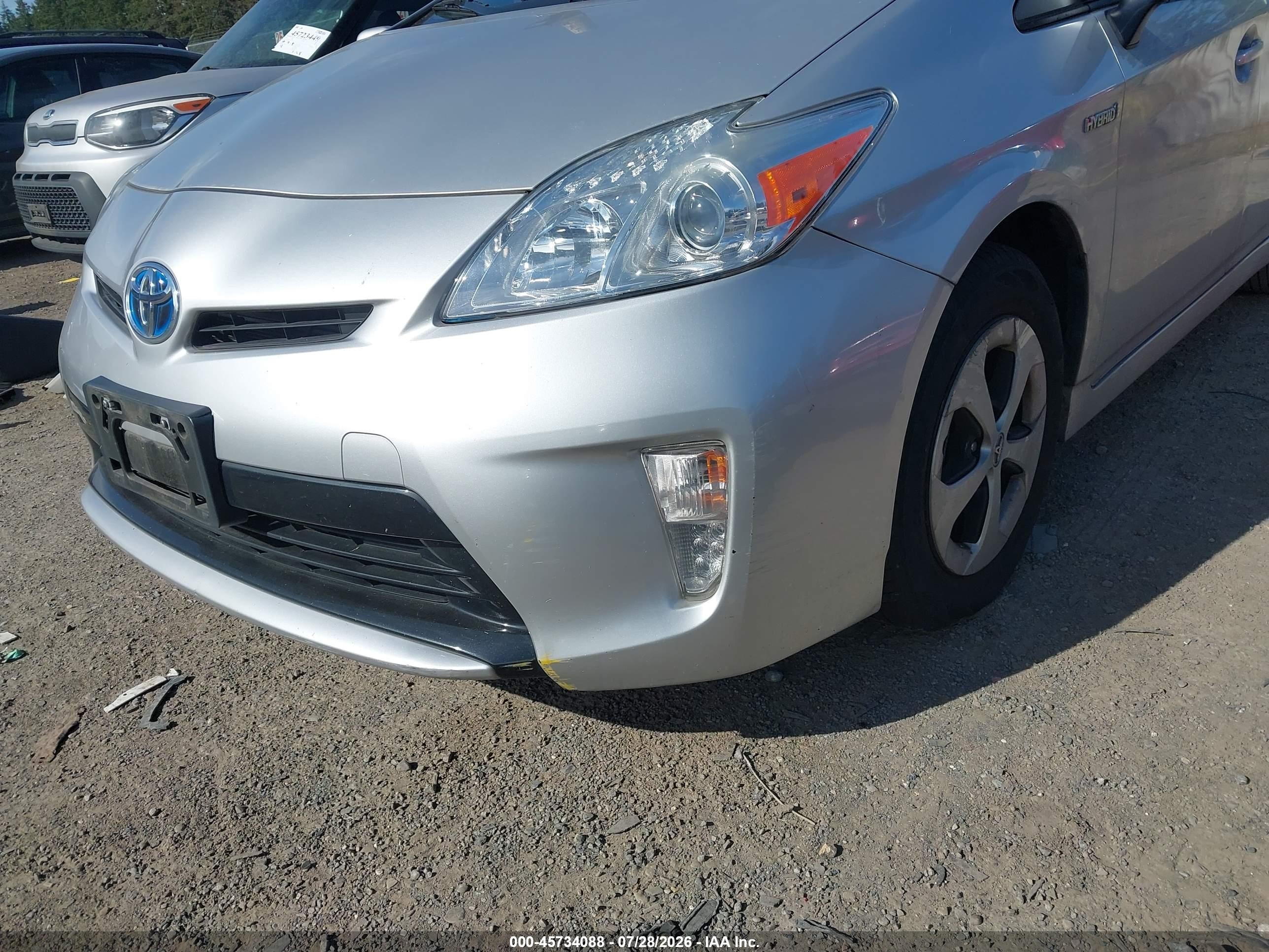 2014 Toyota Prius Four Silver vin: JTDKN3DU5E1765862