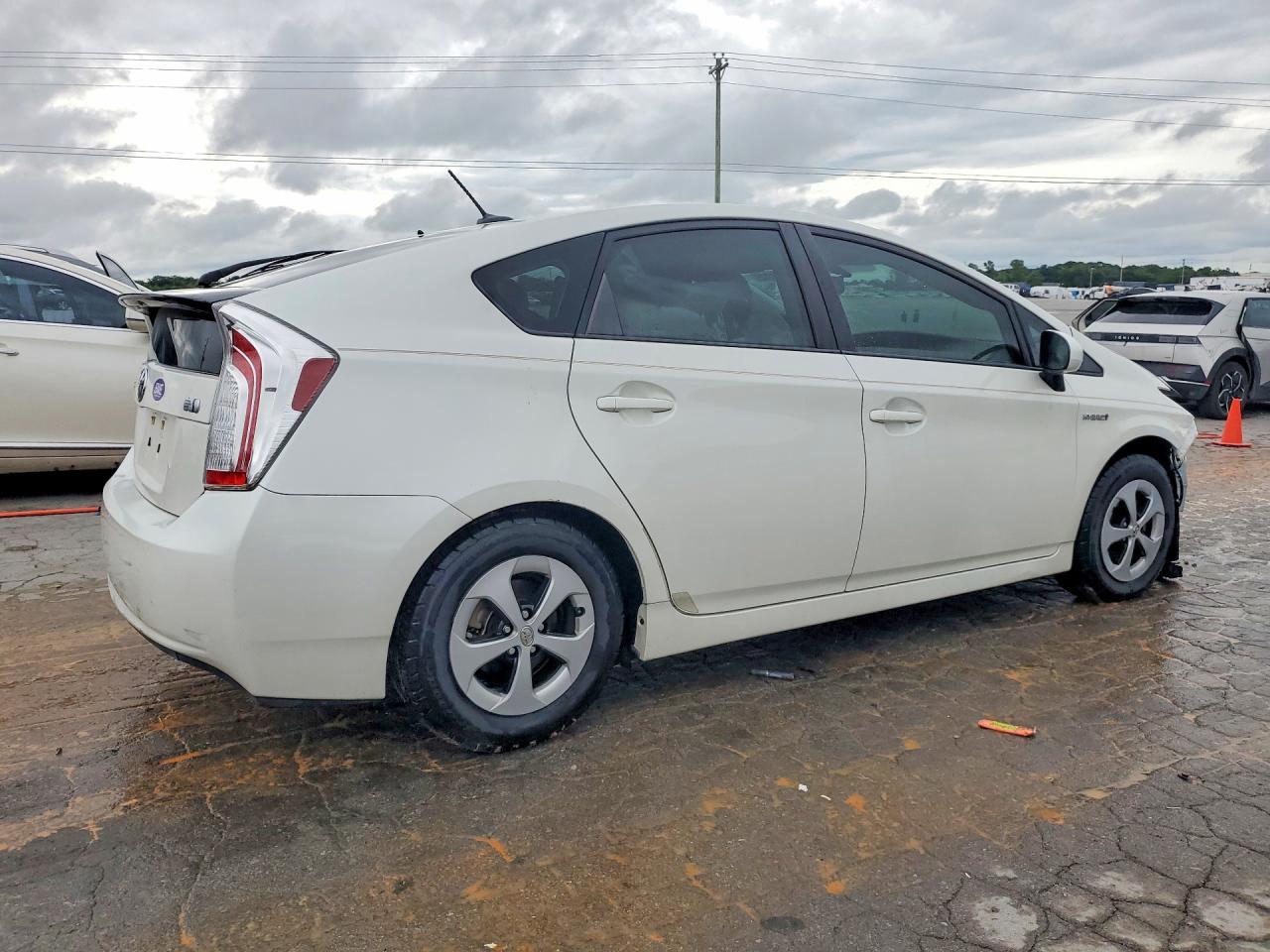 2014 Toyota Prius Four White vin: JTDKN3DU5E1772309