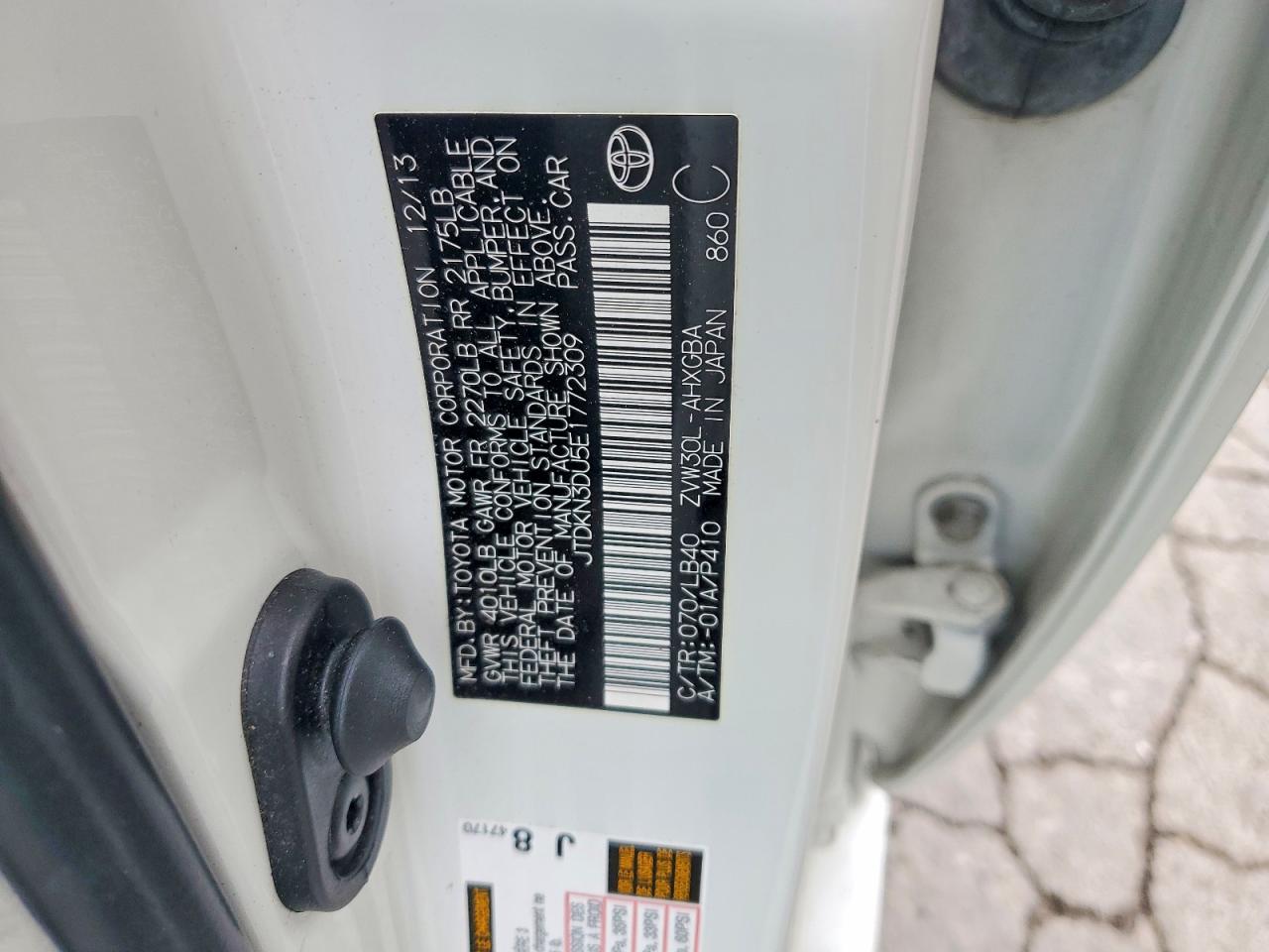 2014 Toyota Prius Four White vin: JTDKN3DU5E1772309