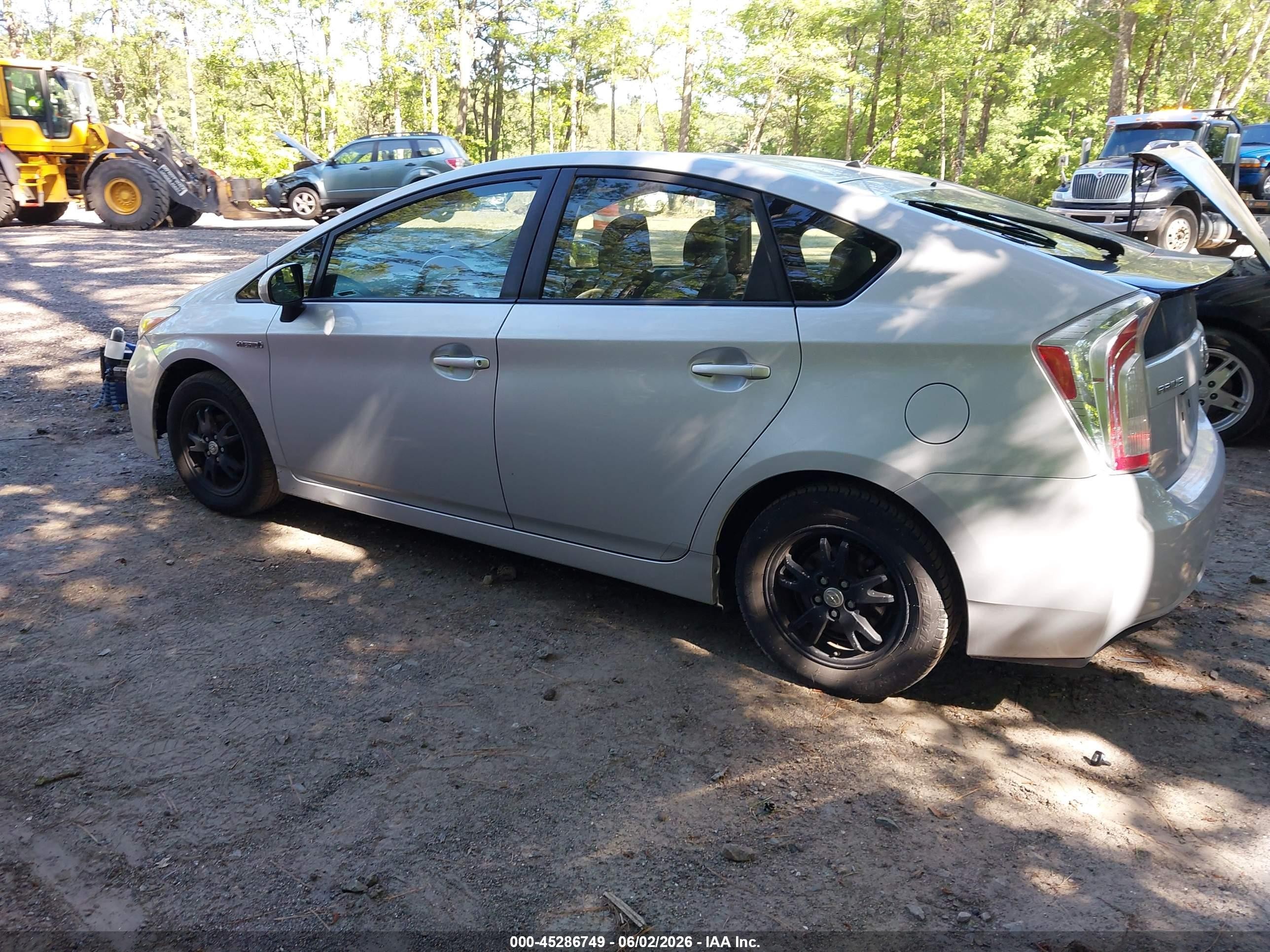 2014 Toyota Prius Two Серебряный vin: JTDKN3DU5E1784492