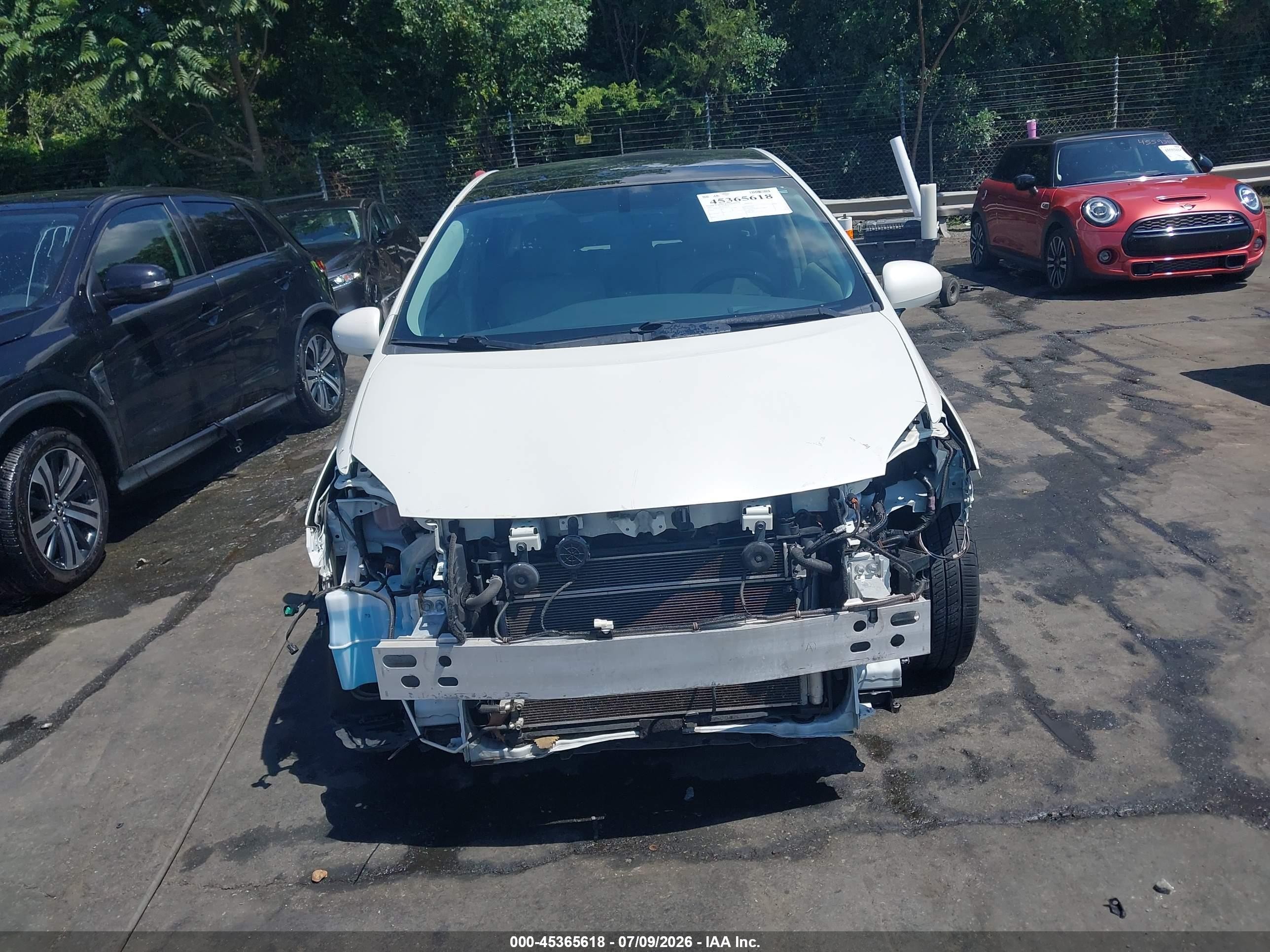 2014 Toyota Prius Four White vin: JTDKN3DU5E1847073