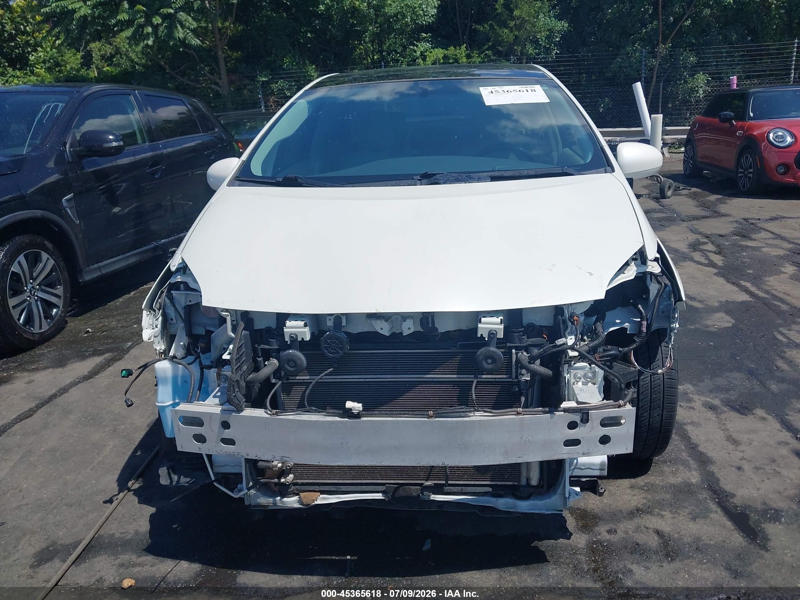 2014 Toyota Prius Four White vin: JTDKN3DU5E1847073