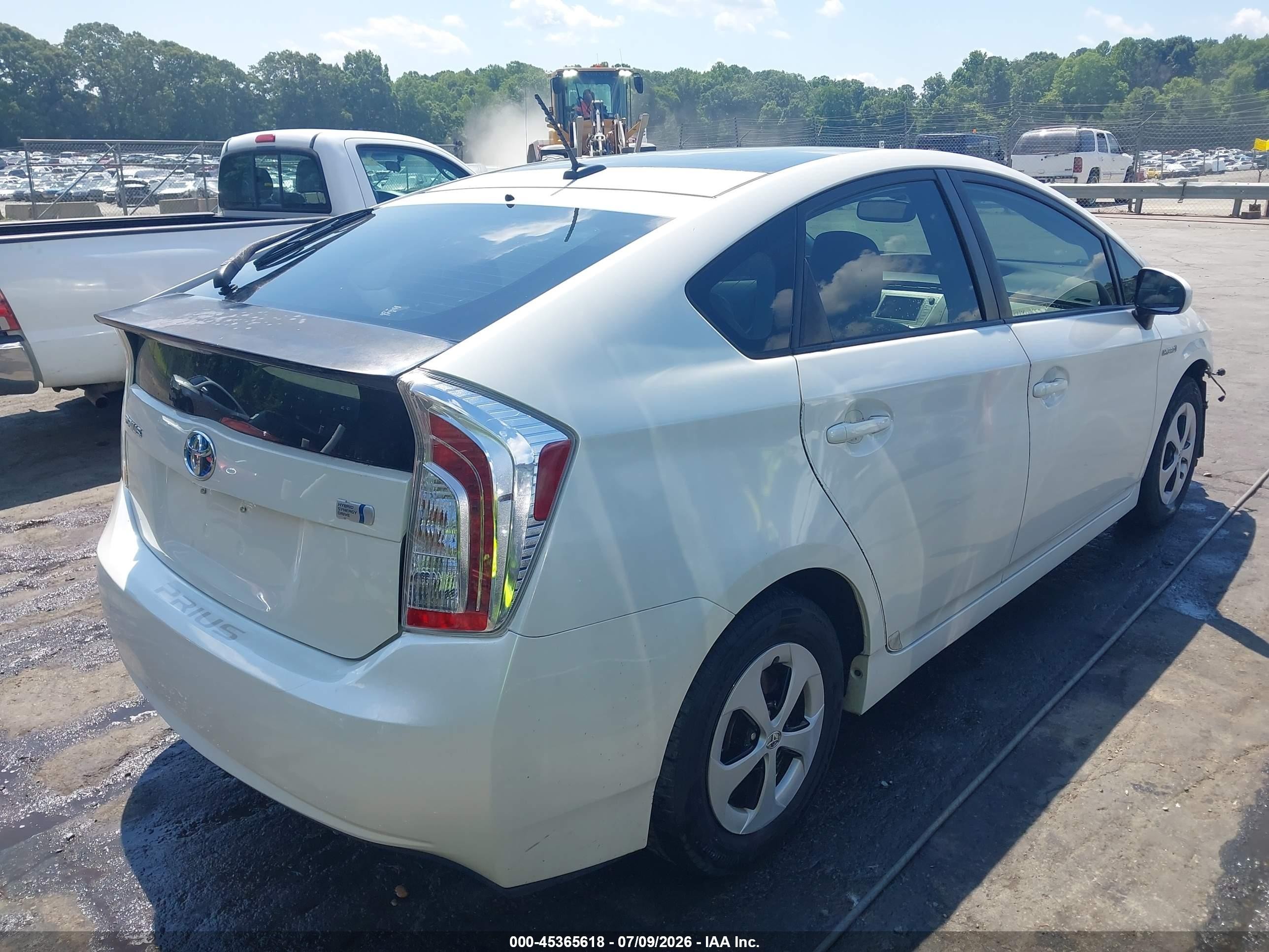 2014 Toyota Prius Four White vin: JTDKN3DU5E1847073
