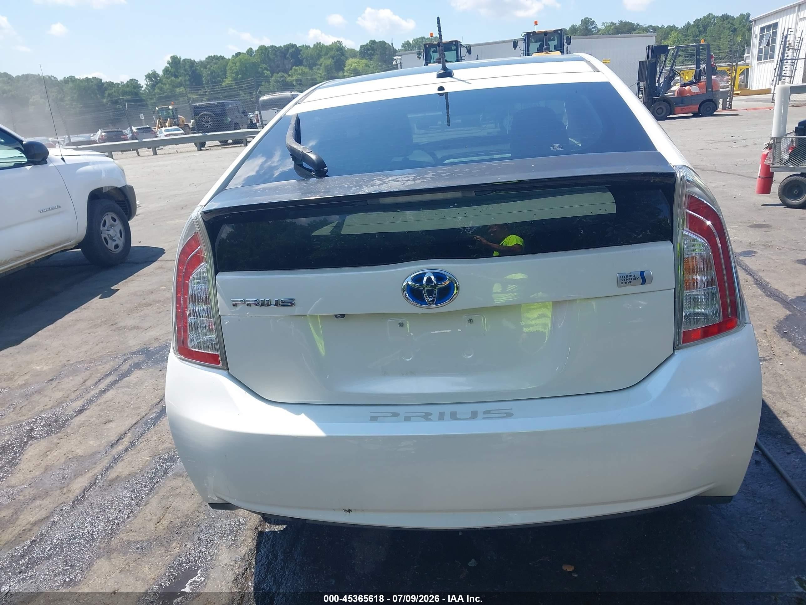 2014 Toyota Prius Four White vin: JTDKN3DU5E1847073
