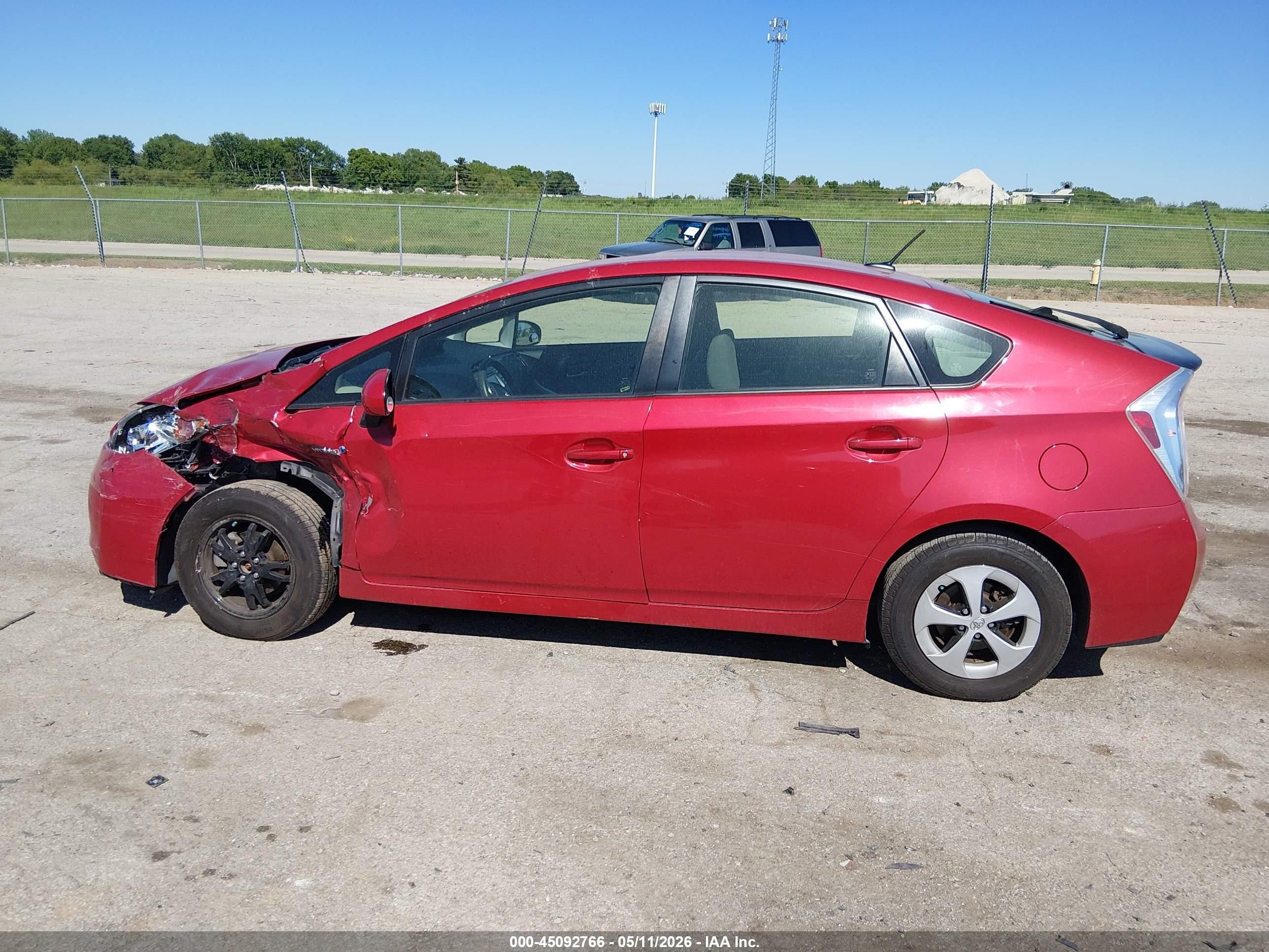 2015 Toyota Prius Three Red vin: JTDKN3DU5F0419124