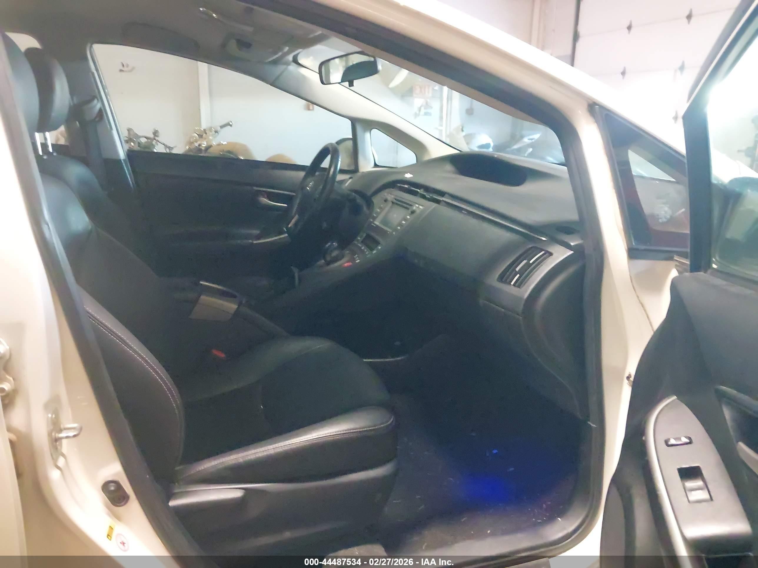 2015 Toyota Prius Persona Series Special Edition White vin: JTDKN3DU5F0421309