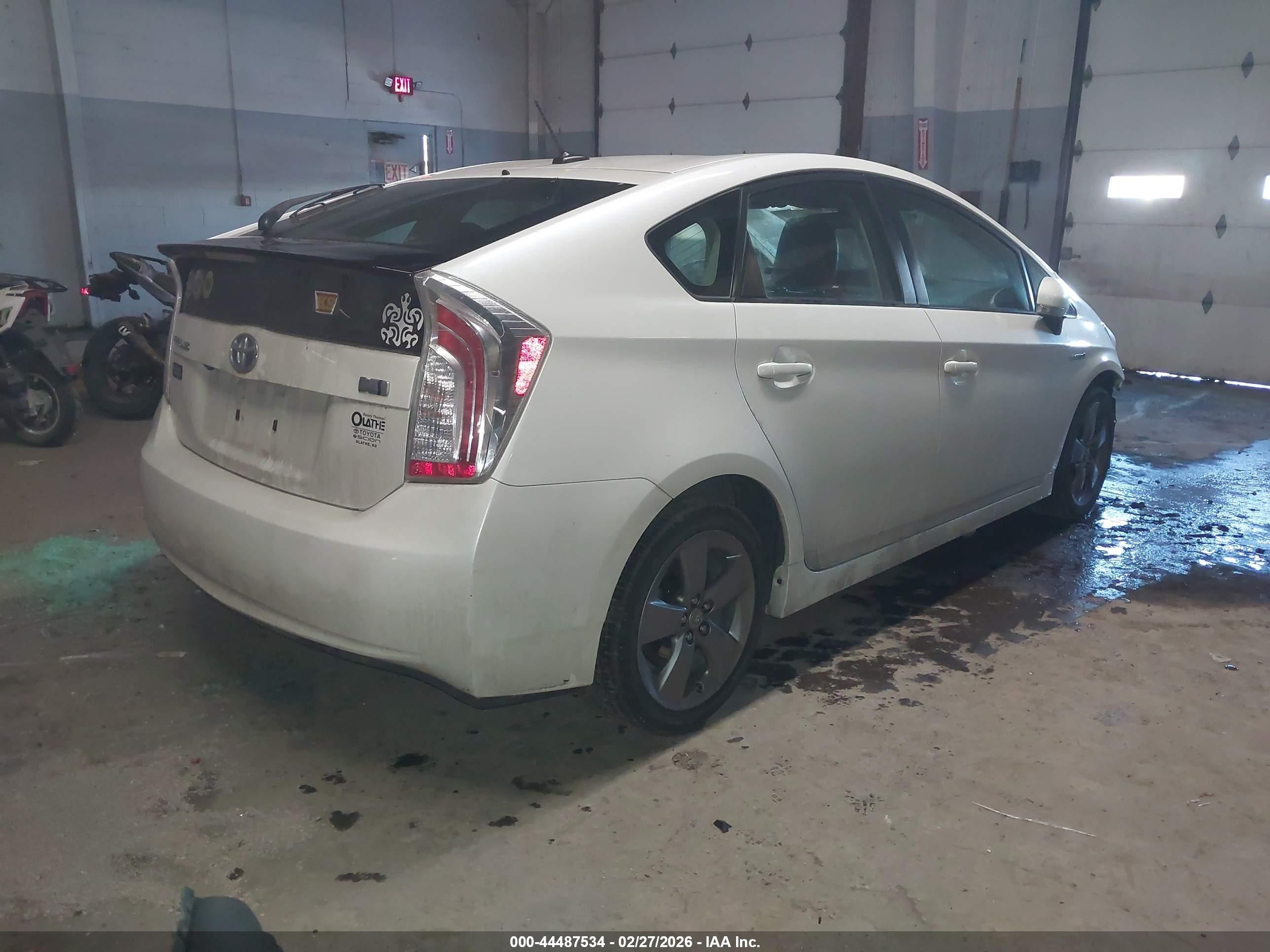 2015 Toyota Prius Persona Series Special Edition White vin: JTDKN3DU5F0421309