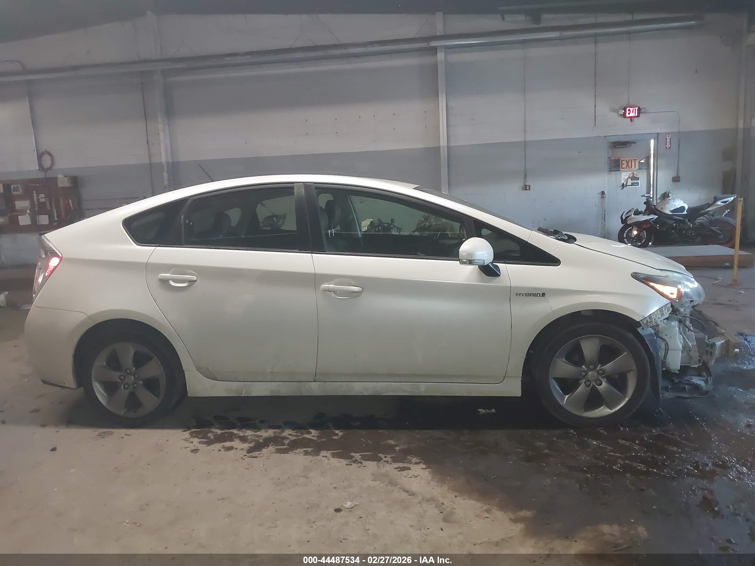 2015 Toyota Prius Persona Series Special Edition White vin: JTDKN3DU5F0421309