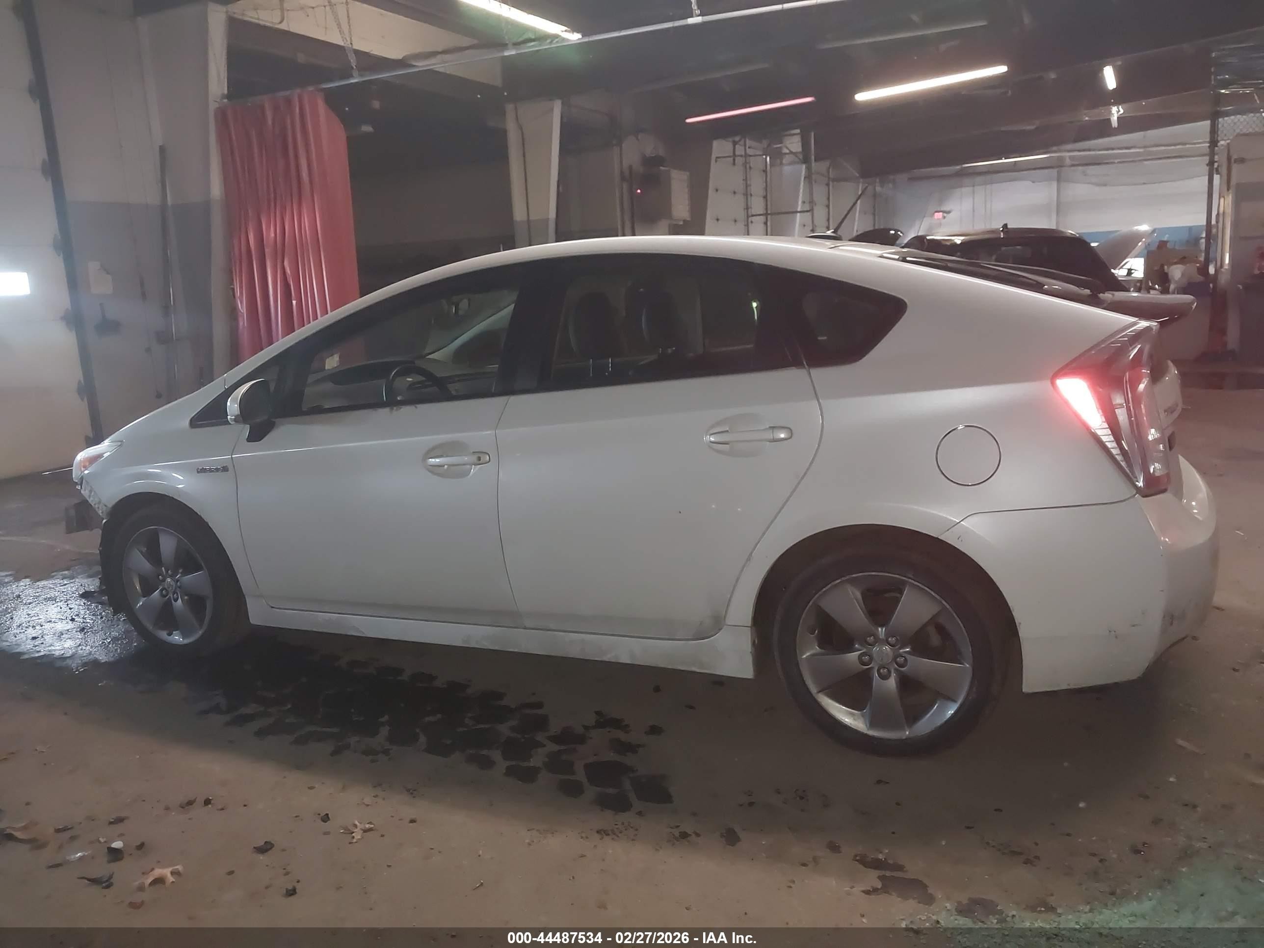 2015 Toyota Prius Persona Series Special Edition White vin: JTDKN3DU5F0421309