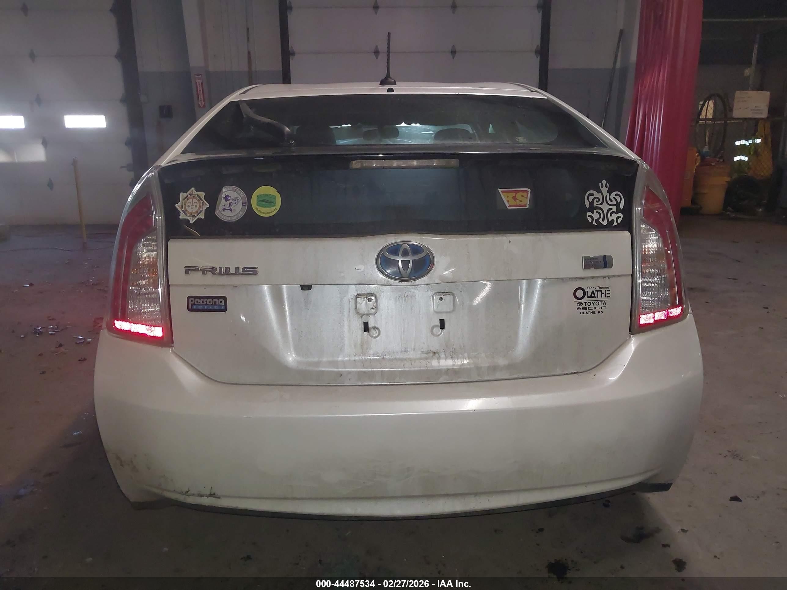 2015 Toyota Prius Persona Series Special Edition White vin: JTDKN3DU5F0421309