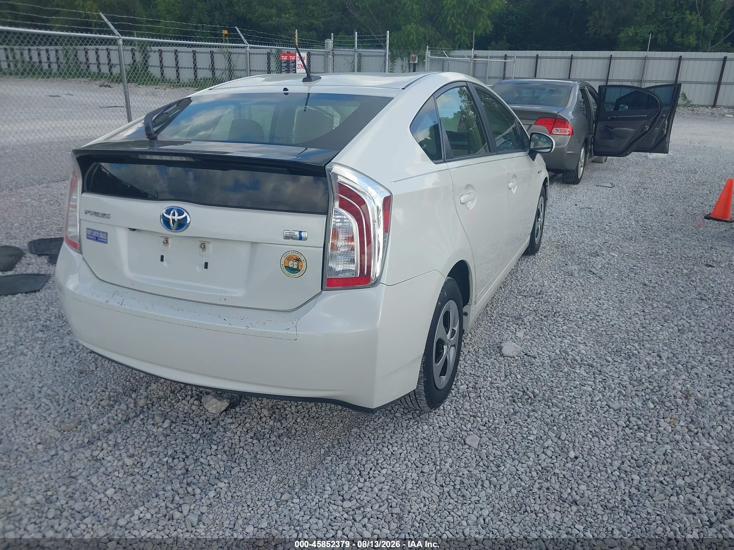 2015 Toyota Prius   White vin: JTDKN3DU5F0426574