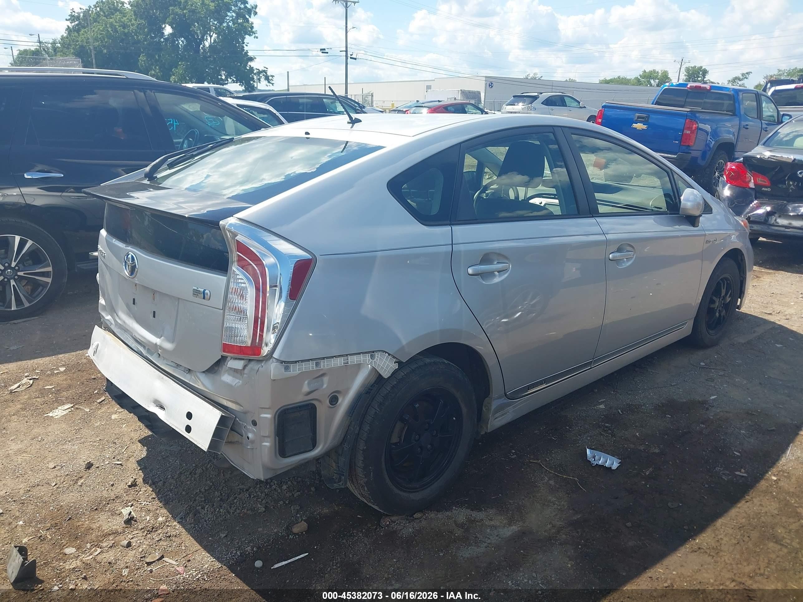 2015 Toyota Prius Two Серебряный vin: JTDKN3DU5F0440443