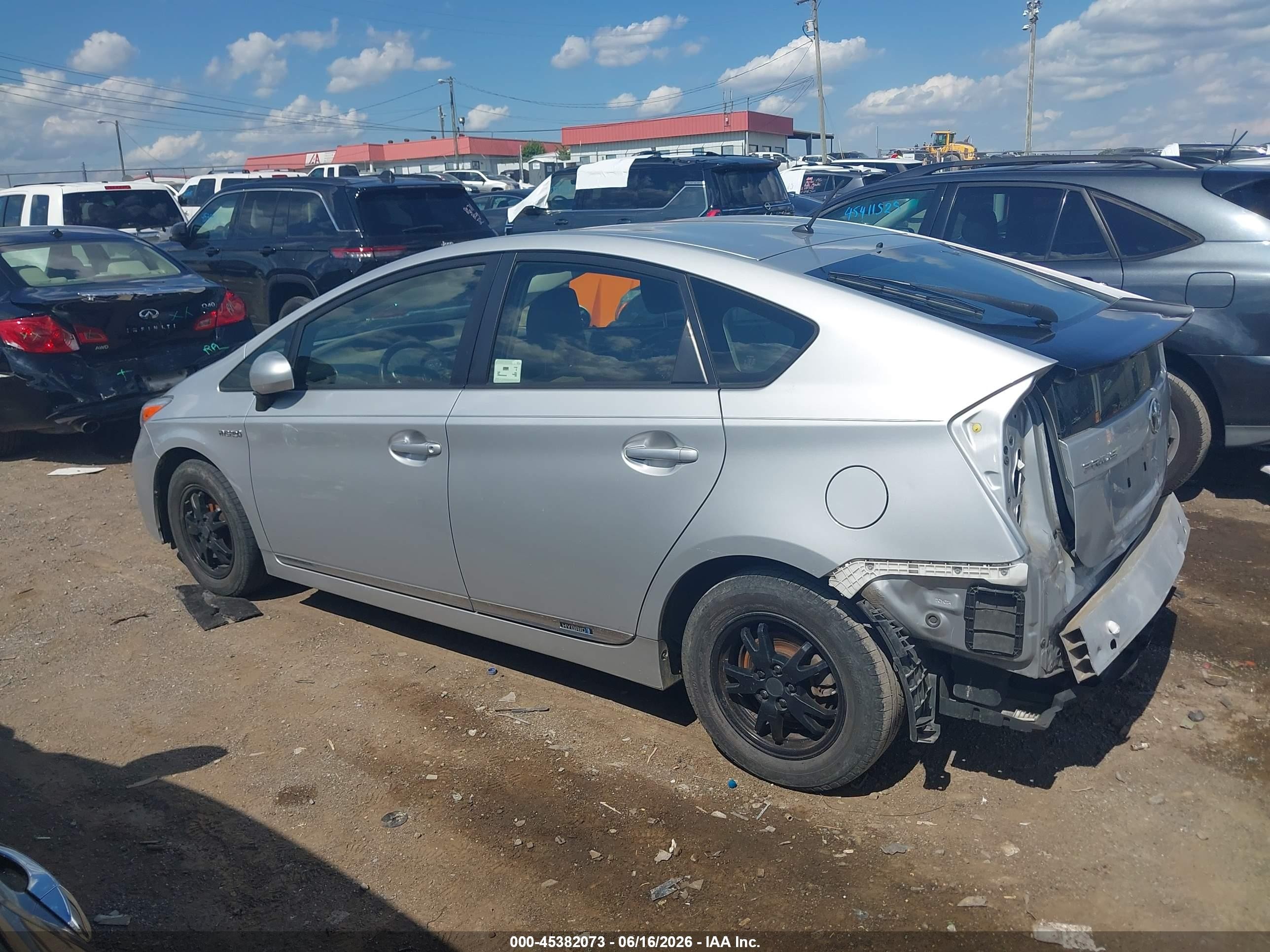 2015 Toyota Prius Two Серебряный vin: JTDKN3DU5F0440443