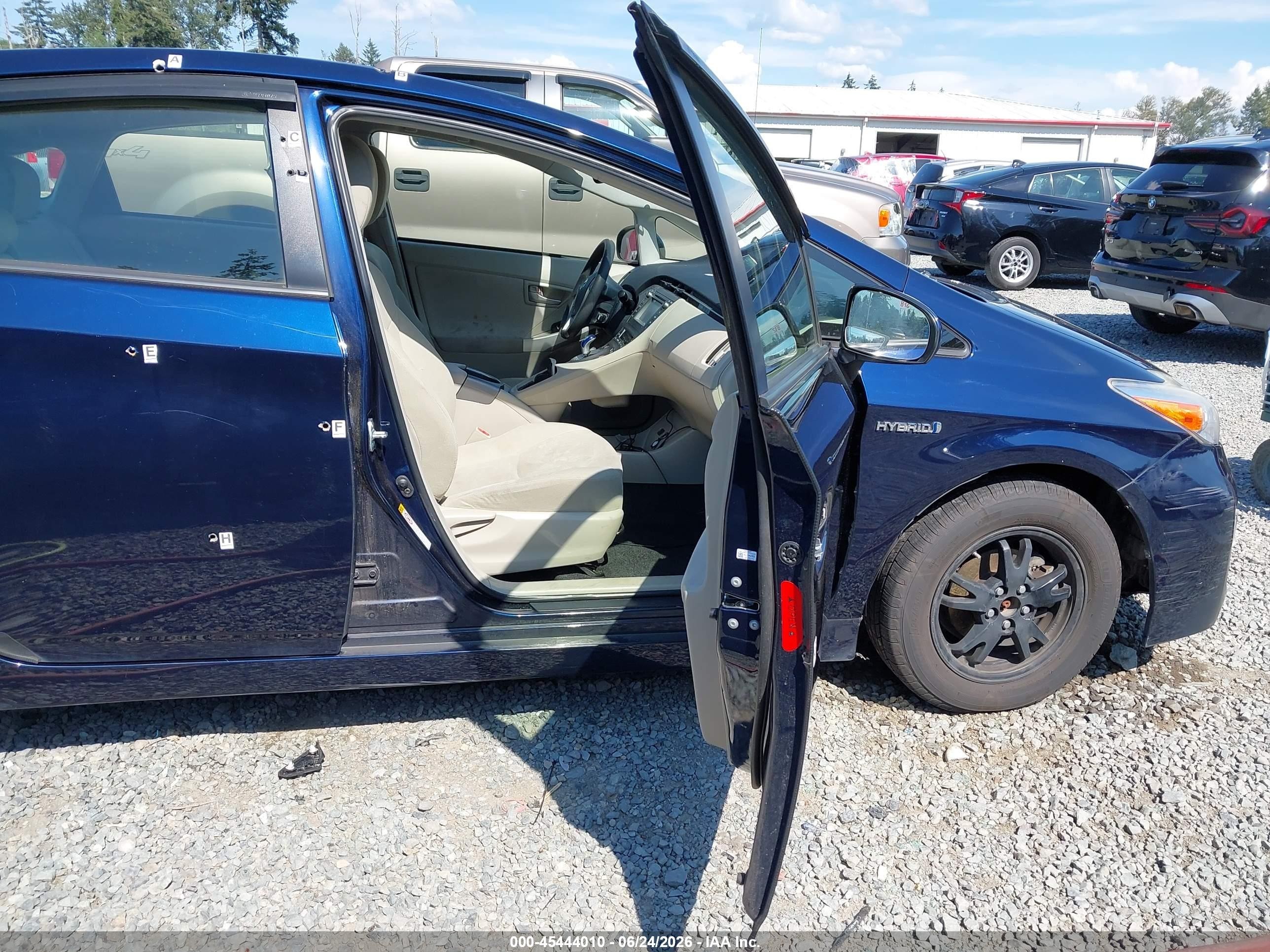 2015 Toyota Prius Two Синий vin: JTDKN3DU5F0441253