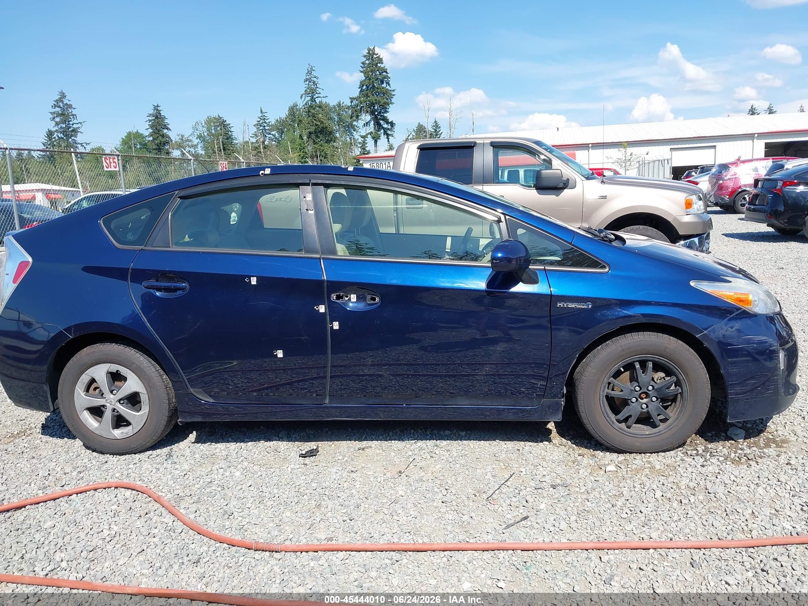 2015 Toyota Prius Two Синий vin: JTDKN3DU5F0441253