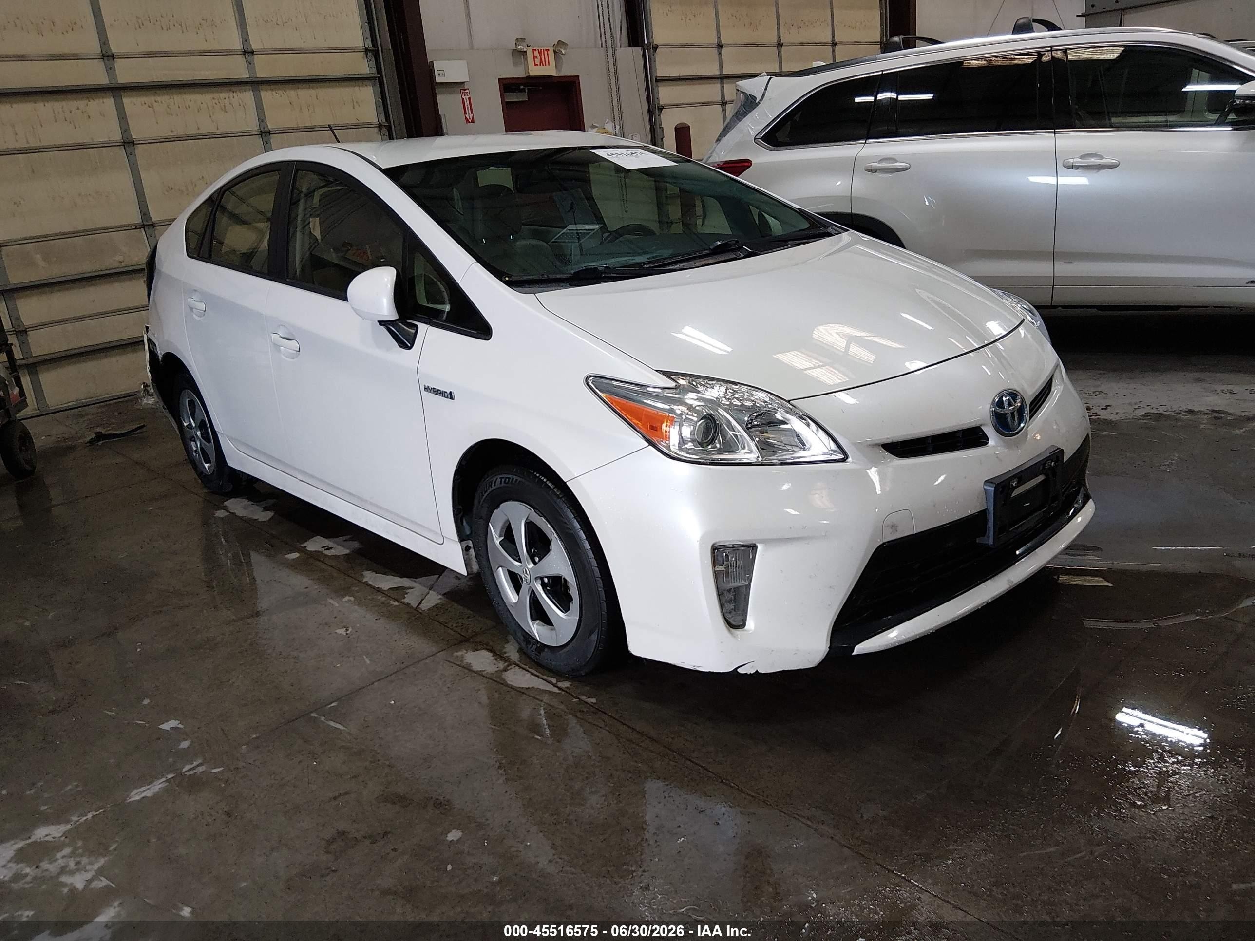 2015 Toyota Prius Four White vin: JTDKN3DU5F0450499
