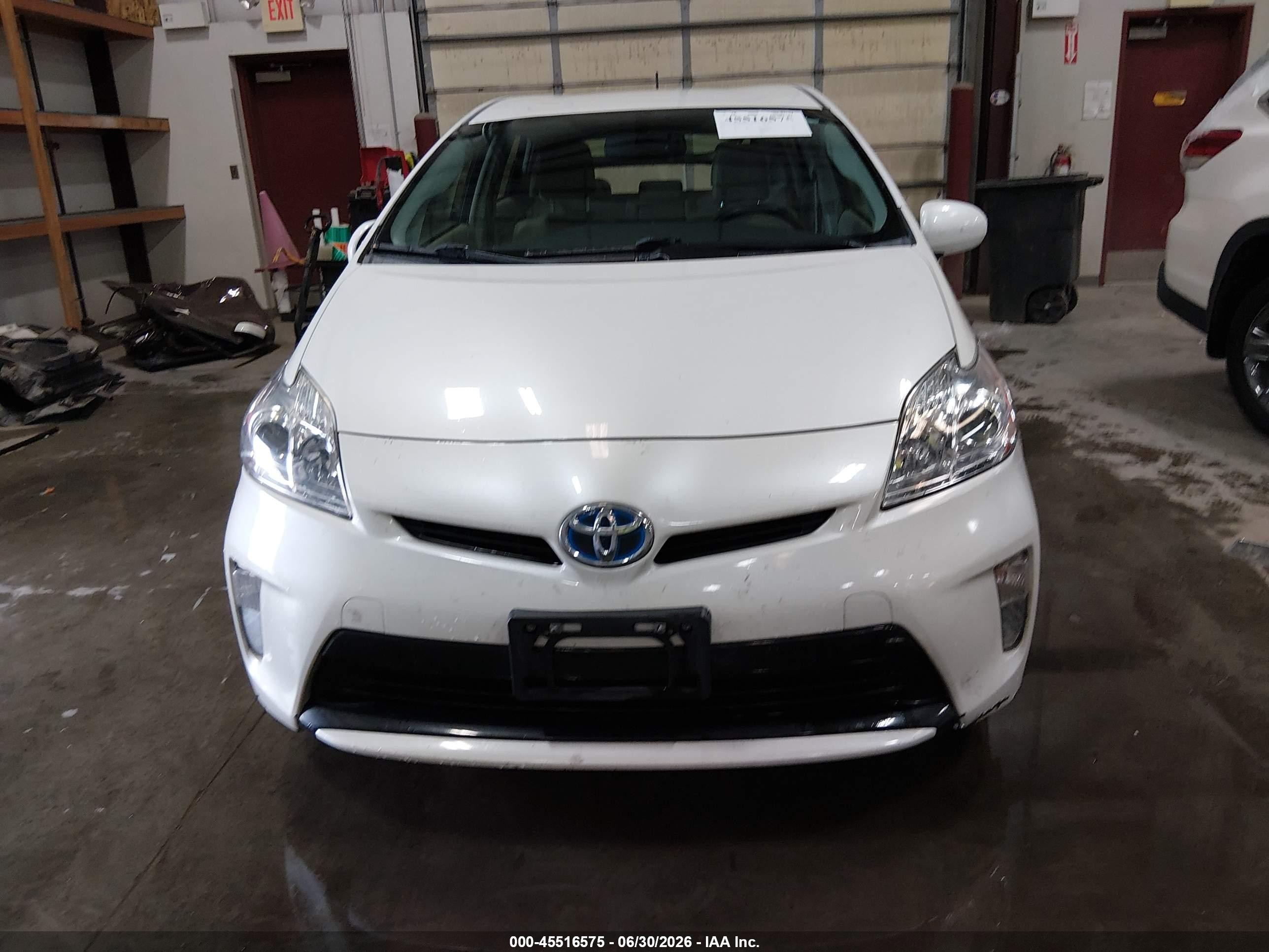 2015 Toyota Prius Four Белый vin: JTDKN3DU5F0450499