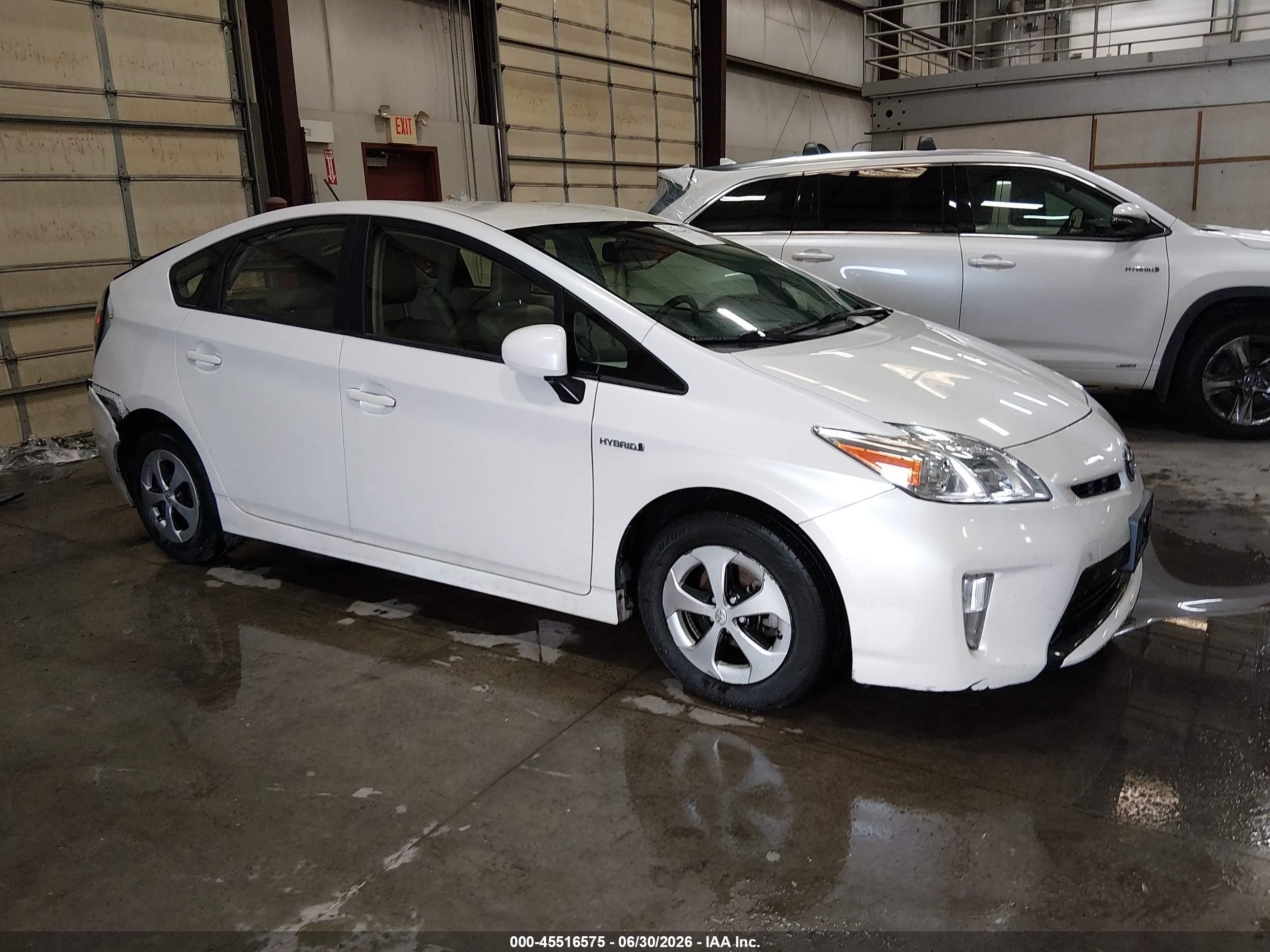 2015 Toyota Prius Four Белый vin: JTDKN3DU5F0450499
