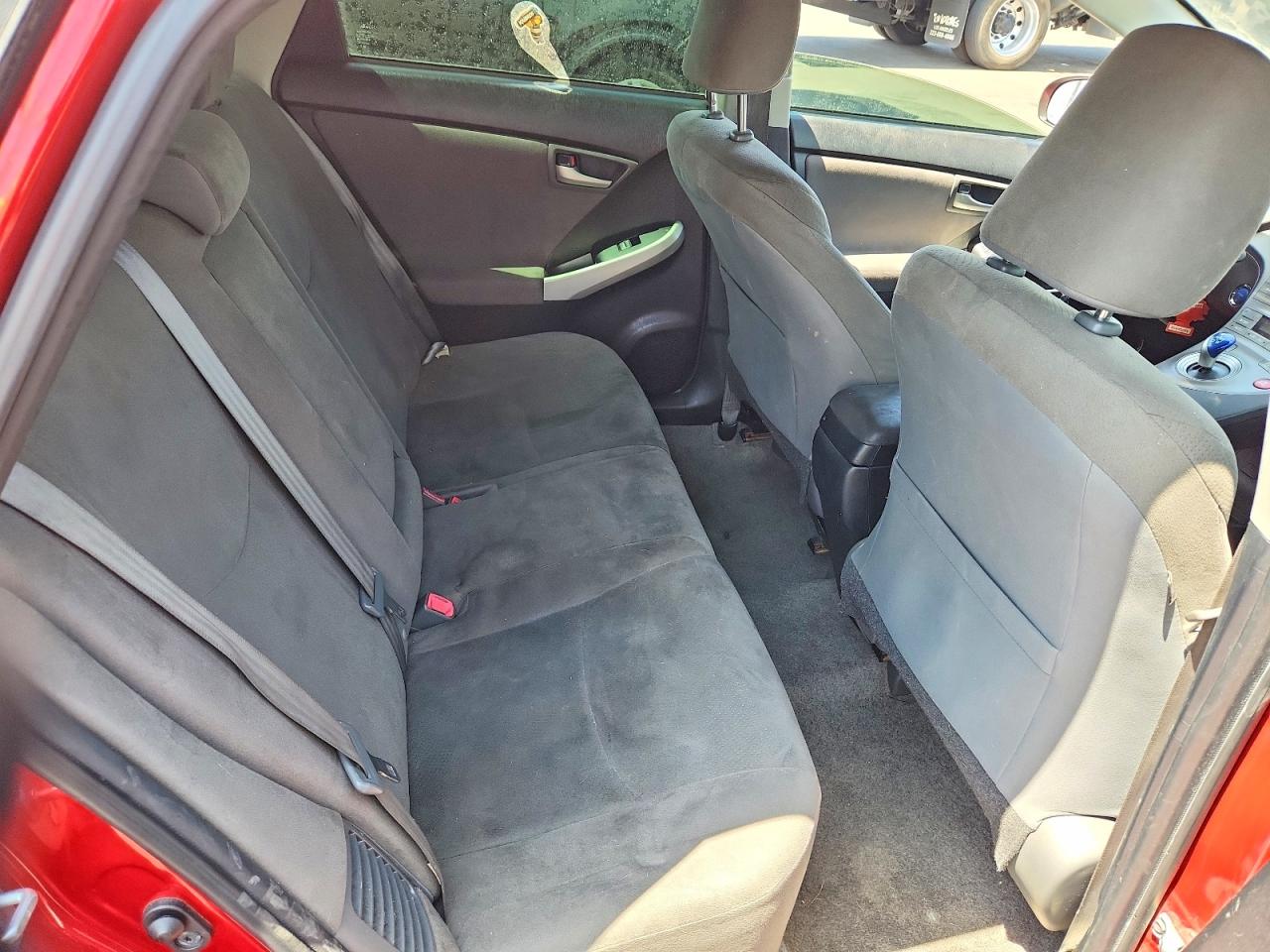 2015 Toyota Prius Two Burgundy vin: JTDKN3DU5F0463169