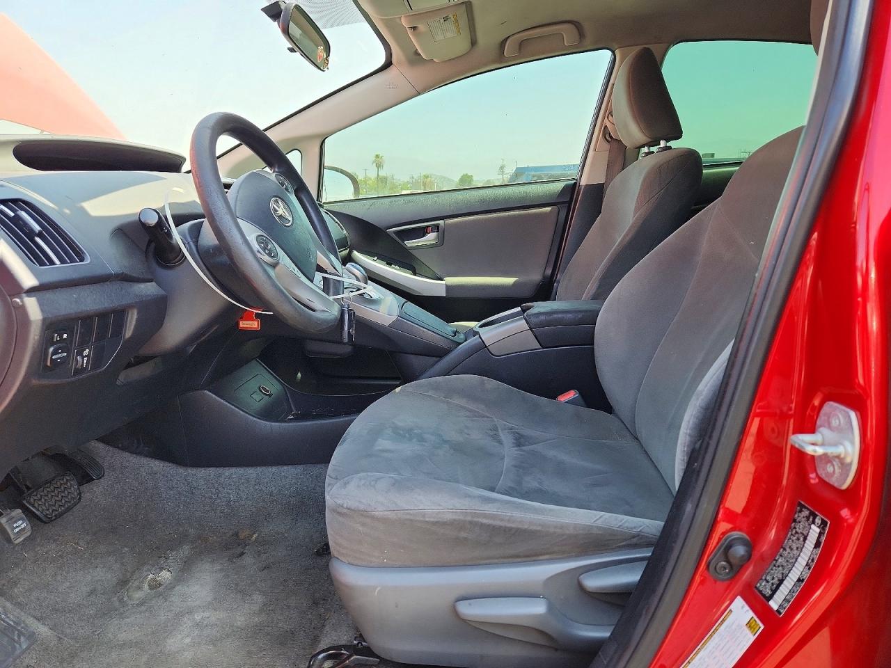 2015 Toyota Prius Two Burgundy vin: JTDKN3DU5F0463169