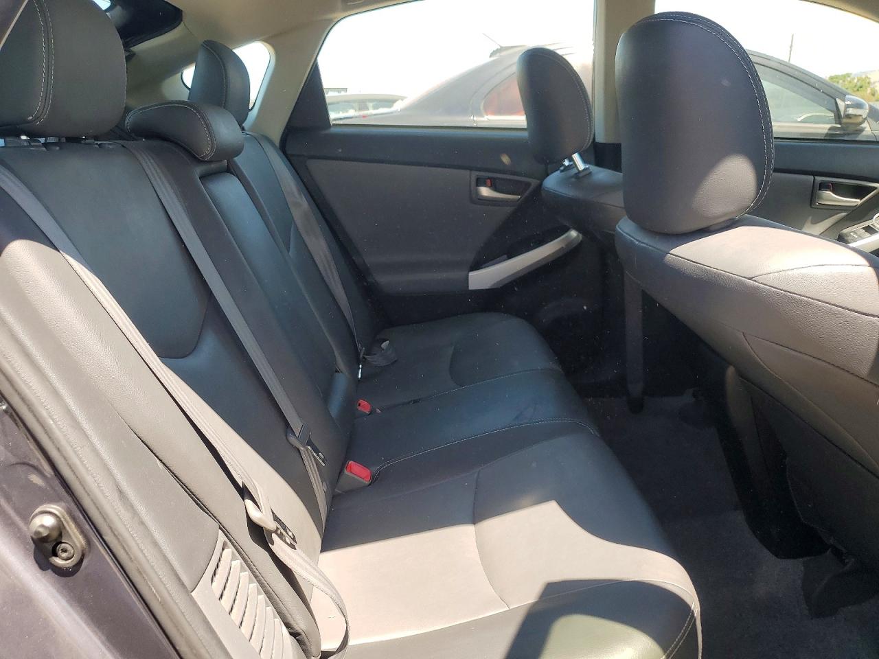 2015 Toyota Prius Four Gray vin: JTDKN3DU5F1931671