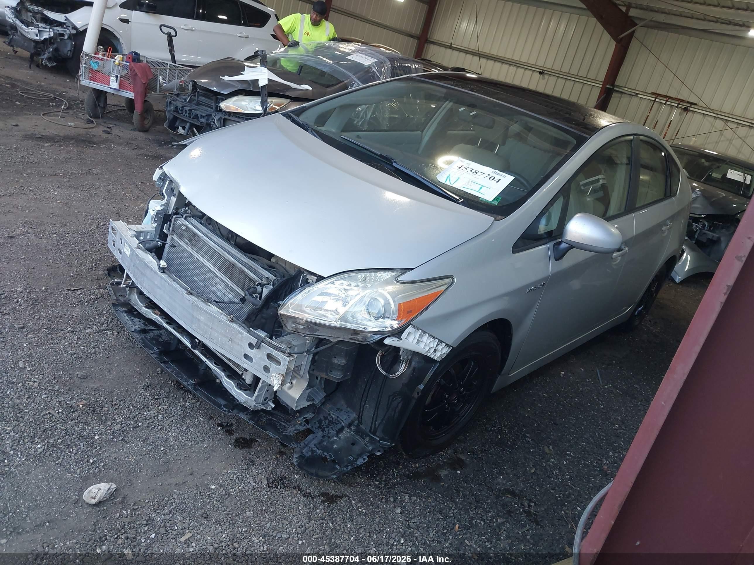 2015 Toyota Prius   Silver vin: JTDKN3DU5F1934358