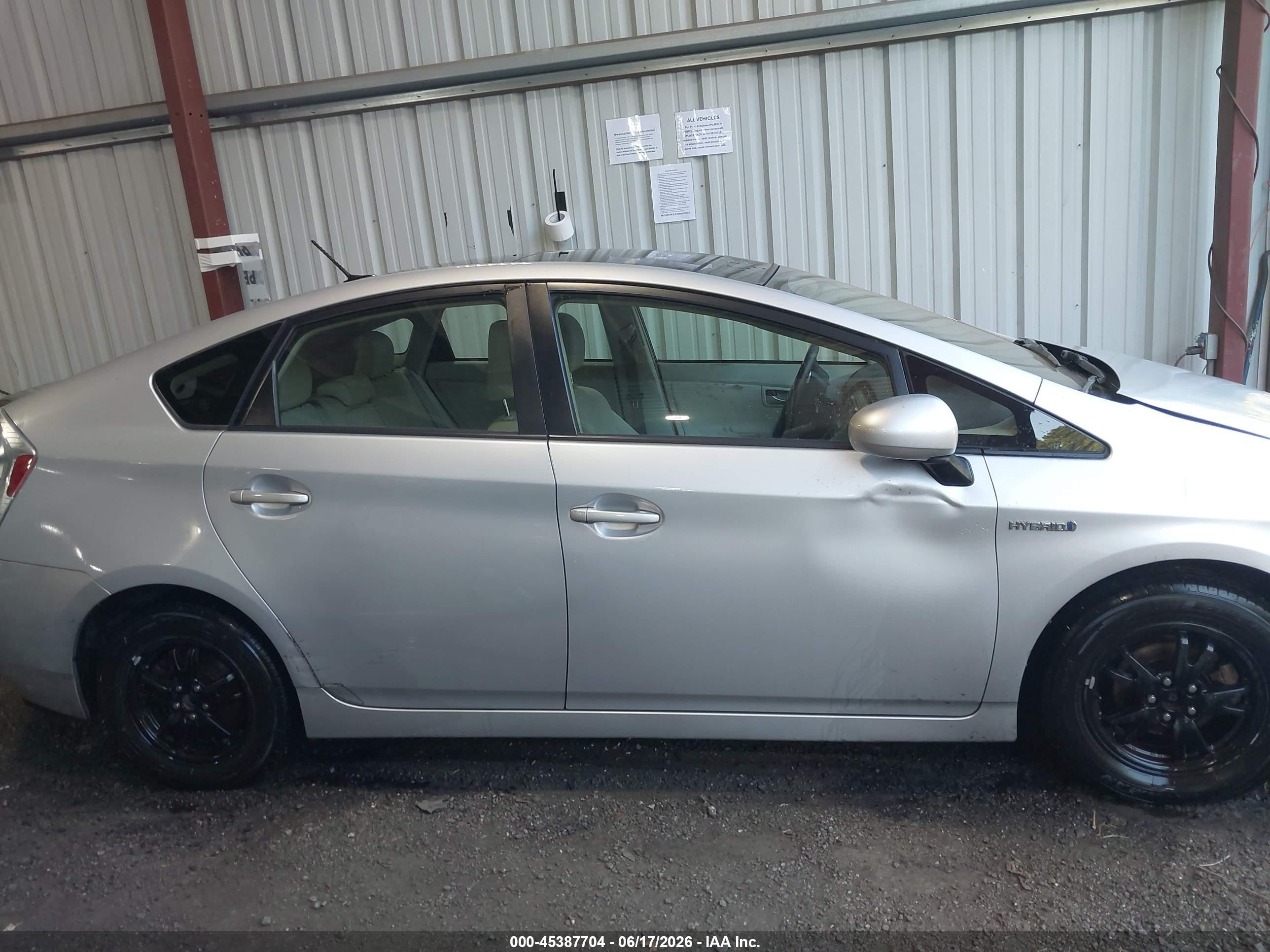 2015 Toyota Prius   Silver vin: JTDKN3DU5F1934358